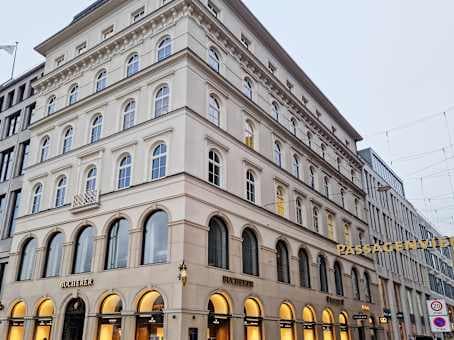 HAMBURG, SIGNATURE Jungfernstieg image 13