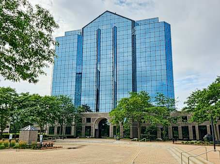 IL, Buffalo Grove - E Lake Cook Rd image 15