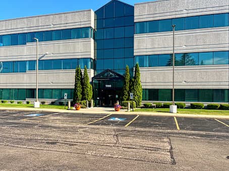 IL, Naperville - Wall St image 15