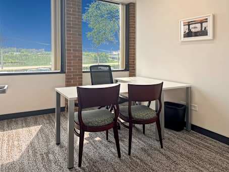 IL, Des Plaines - River Rd image 15