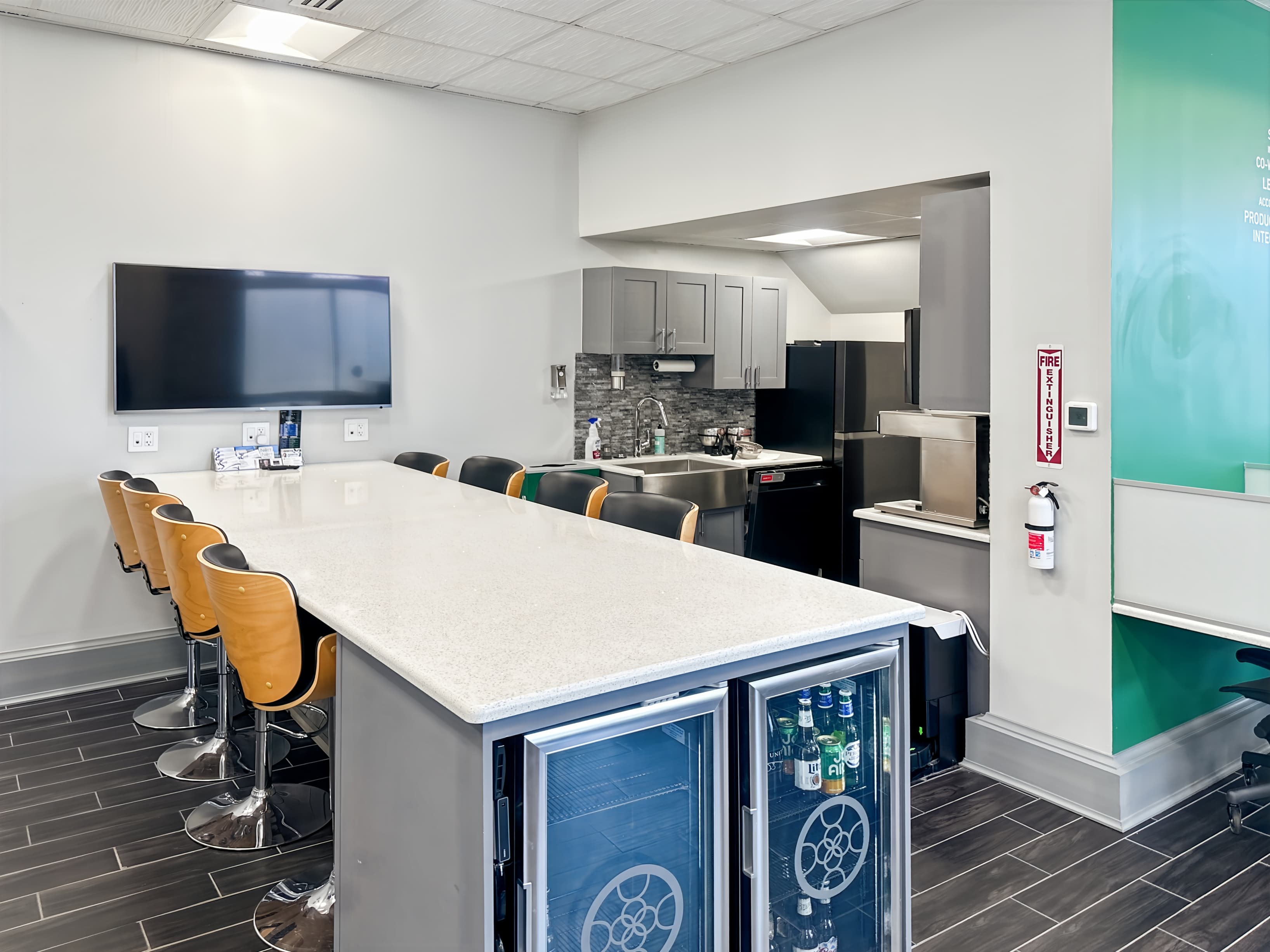 MI, Grosse Pointe Park - Mack Ave image 6