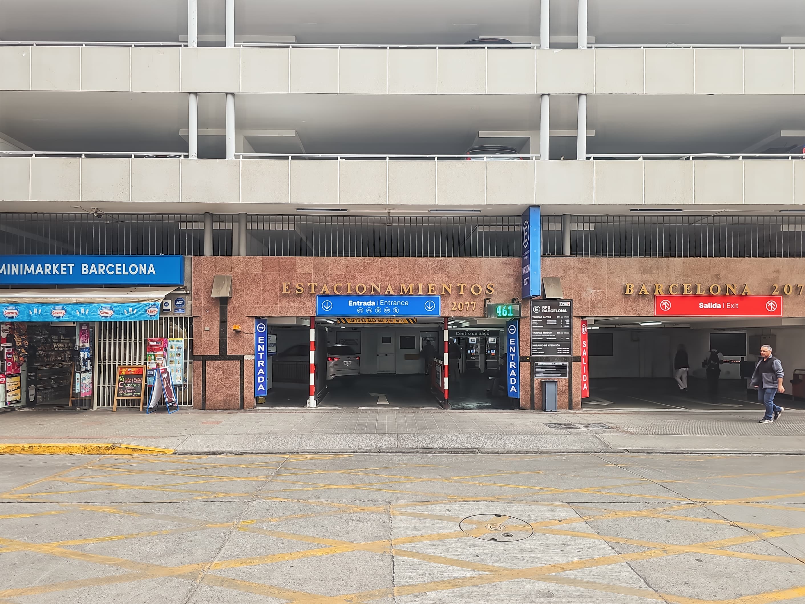 Santiago, Barcelona image 2