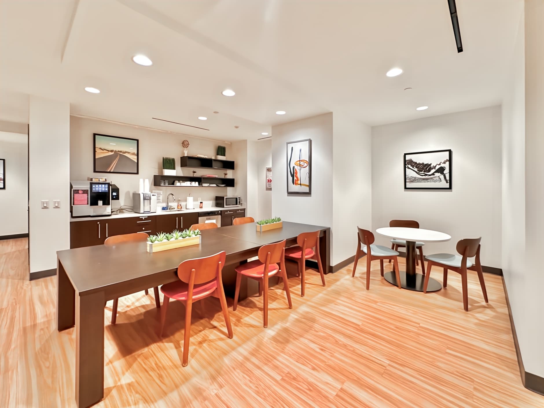 CA, Woodland Hills - Trillium Towers Center image 10 CA, Woodland Hills - Trillium Towers Center image 10