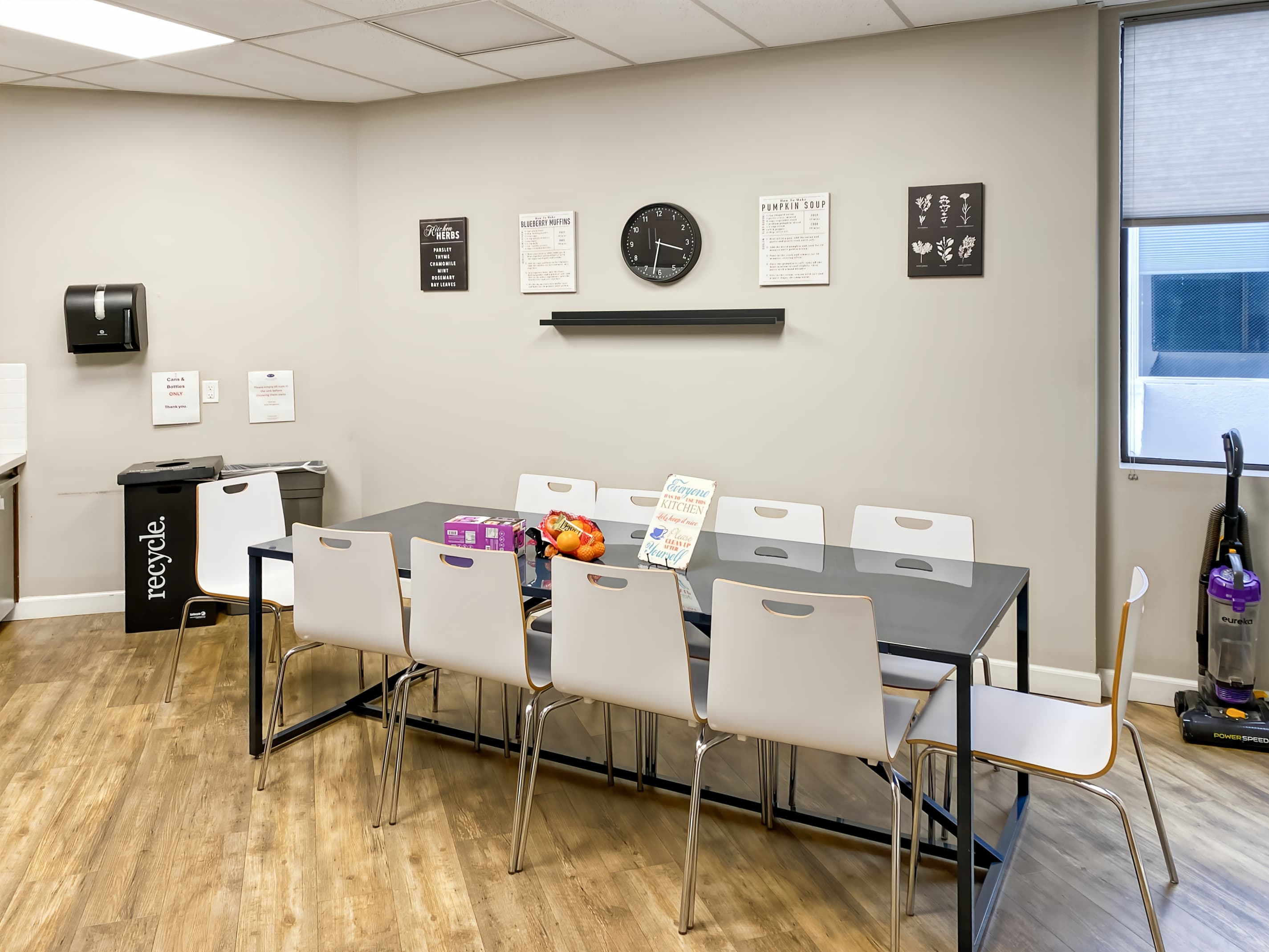 CA, Citrus Heights - Kingswood Drive image 13