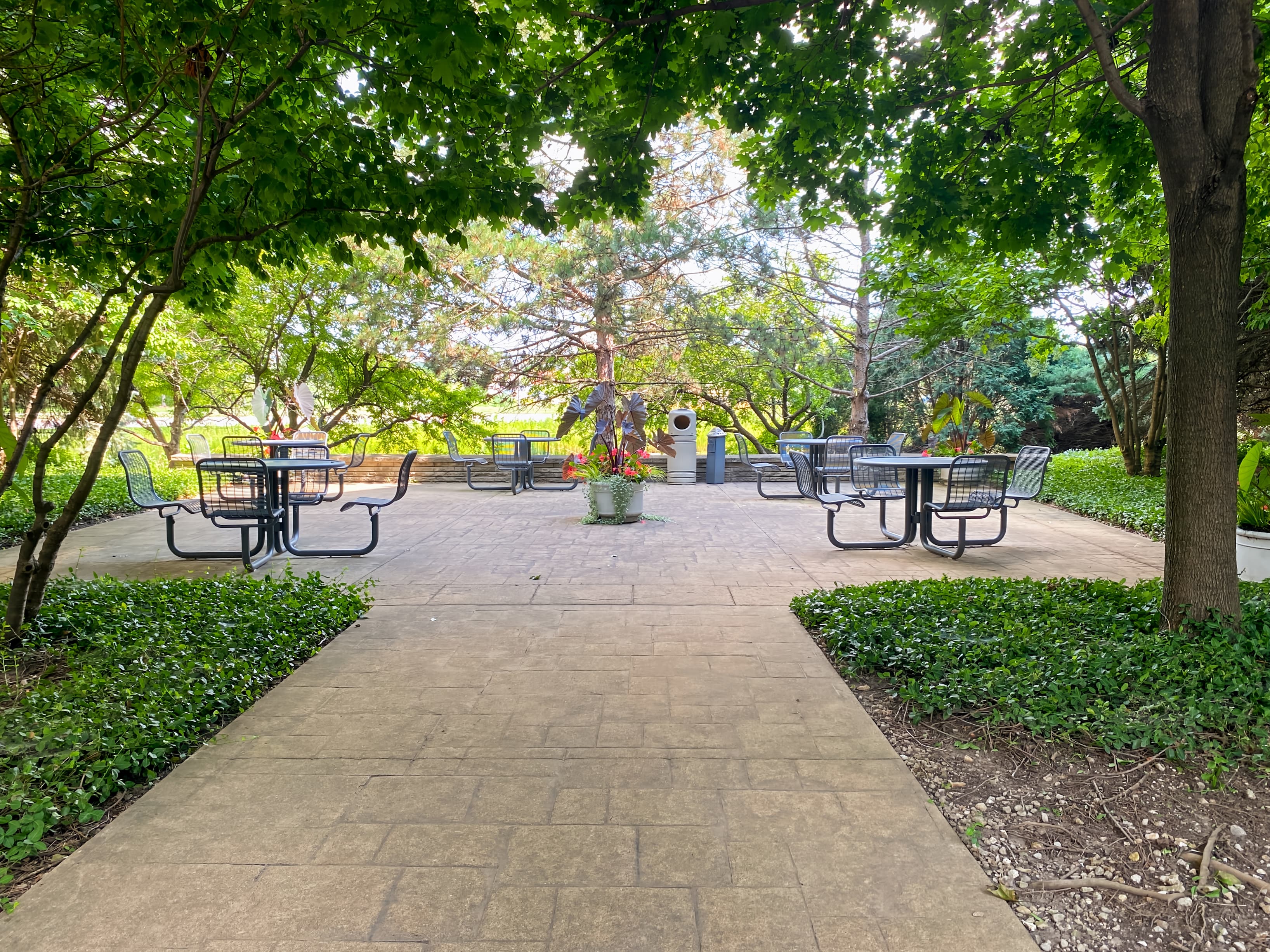 IL, Warrenville - Cantera image 1