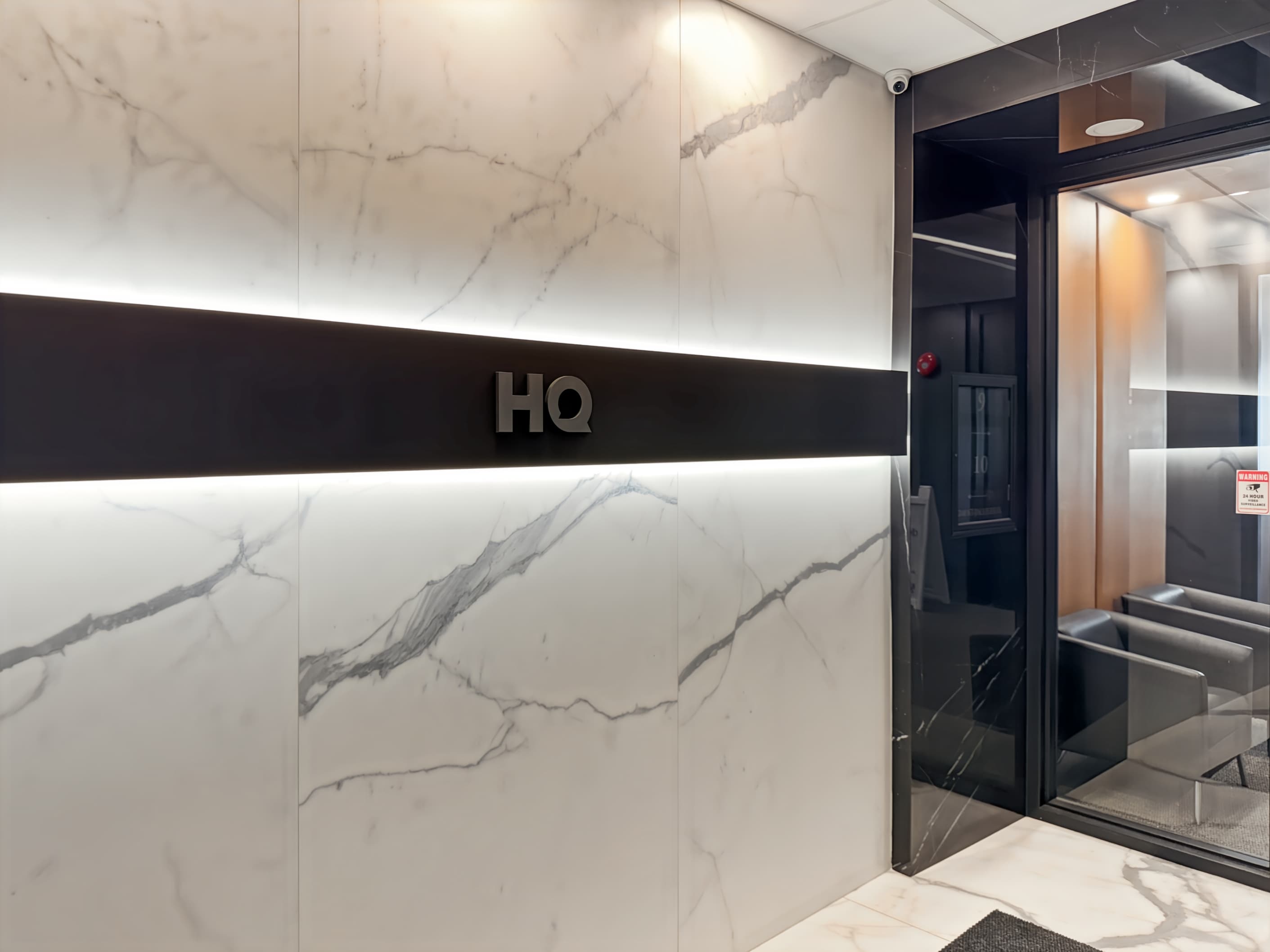 QC, Montreal - Rue Saint-Jacques image 5