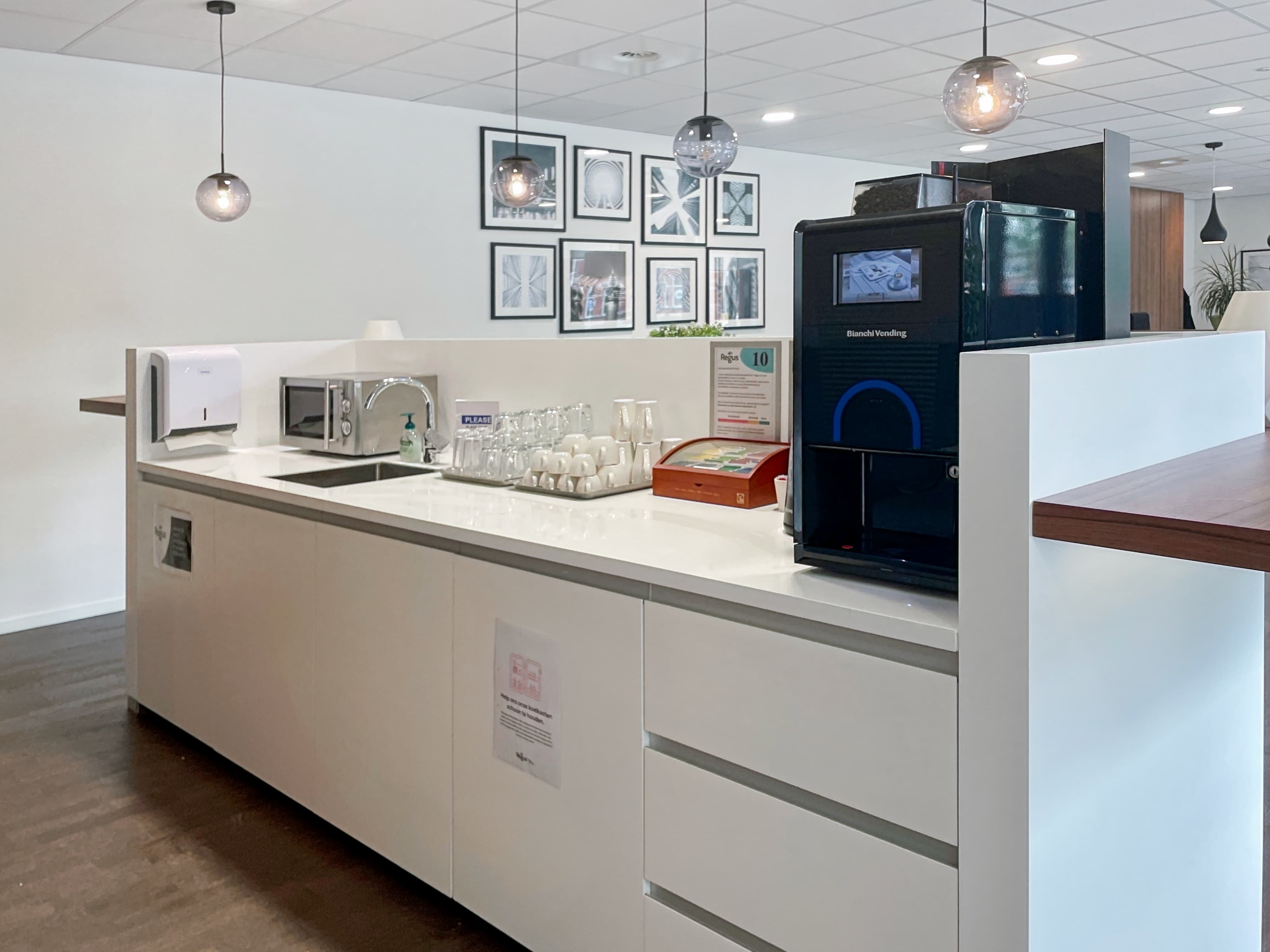 Den Bosch, Stationsplein image 14