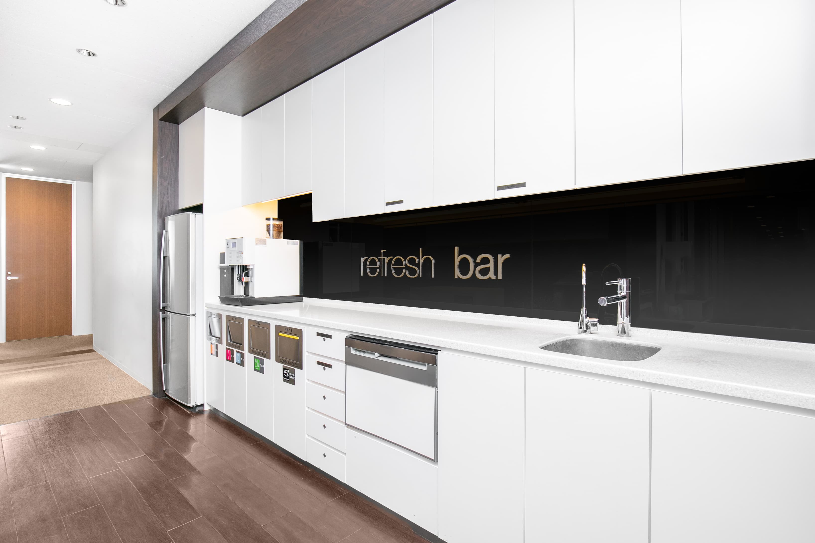 YOKOHAMA, Sky Building image 7