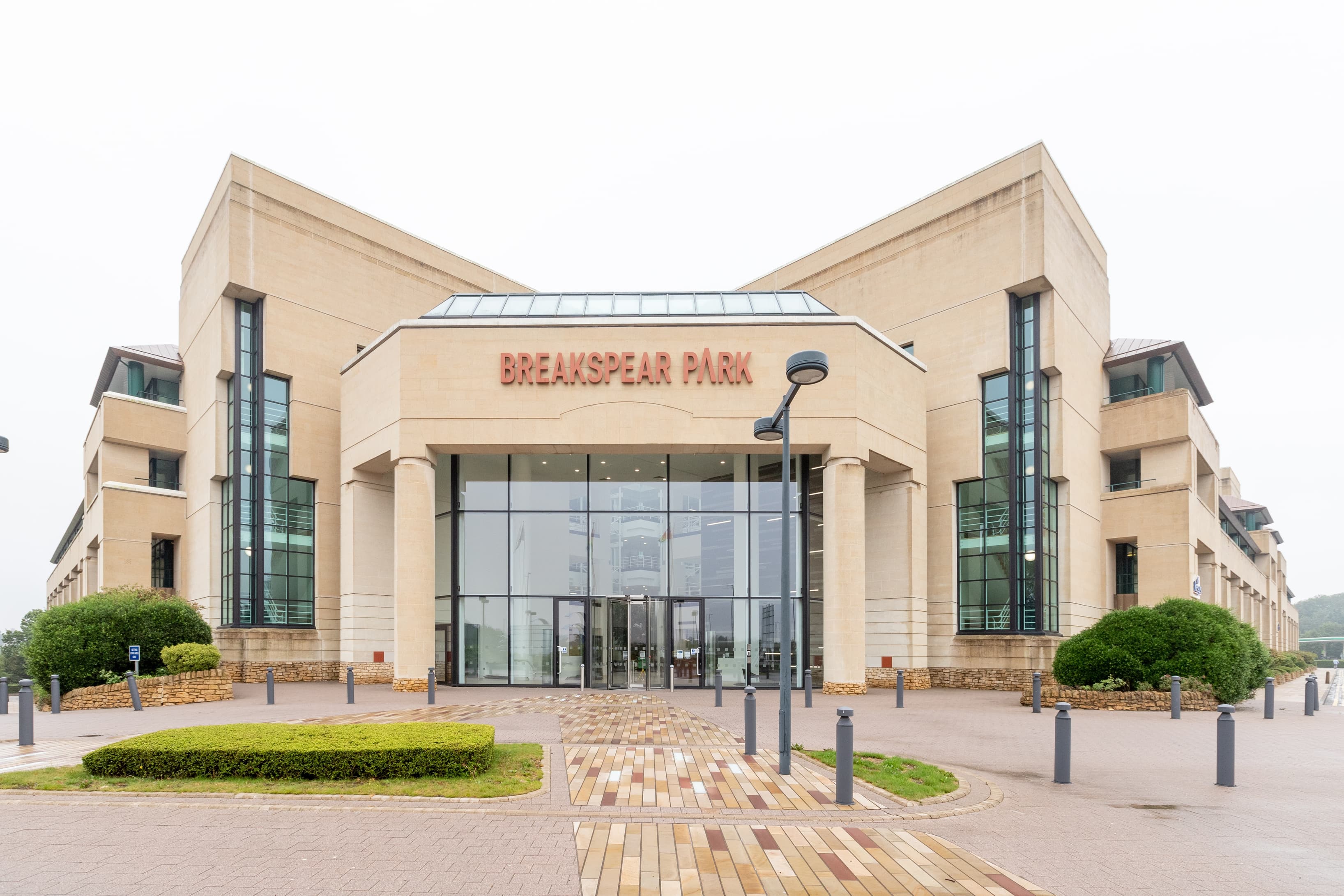 HEMEL HEMPSTEAD, Breakspear Park image 3