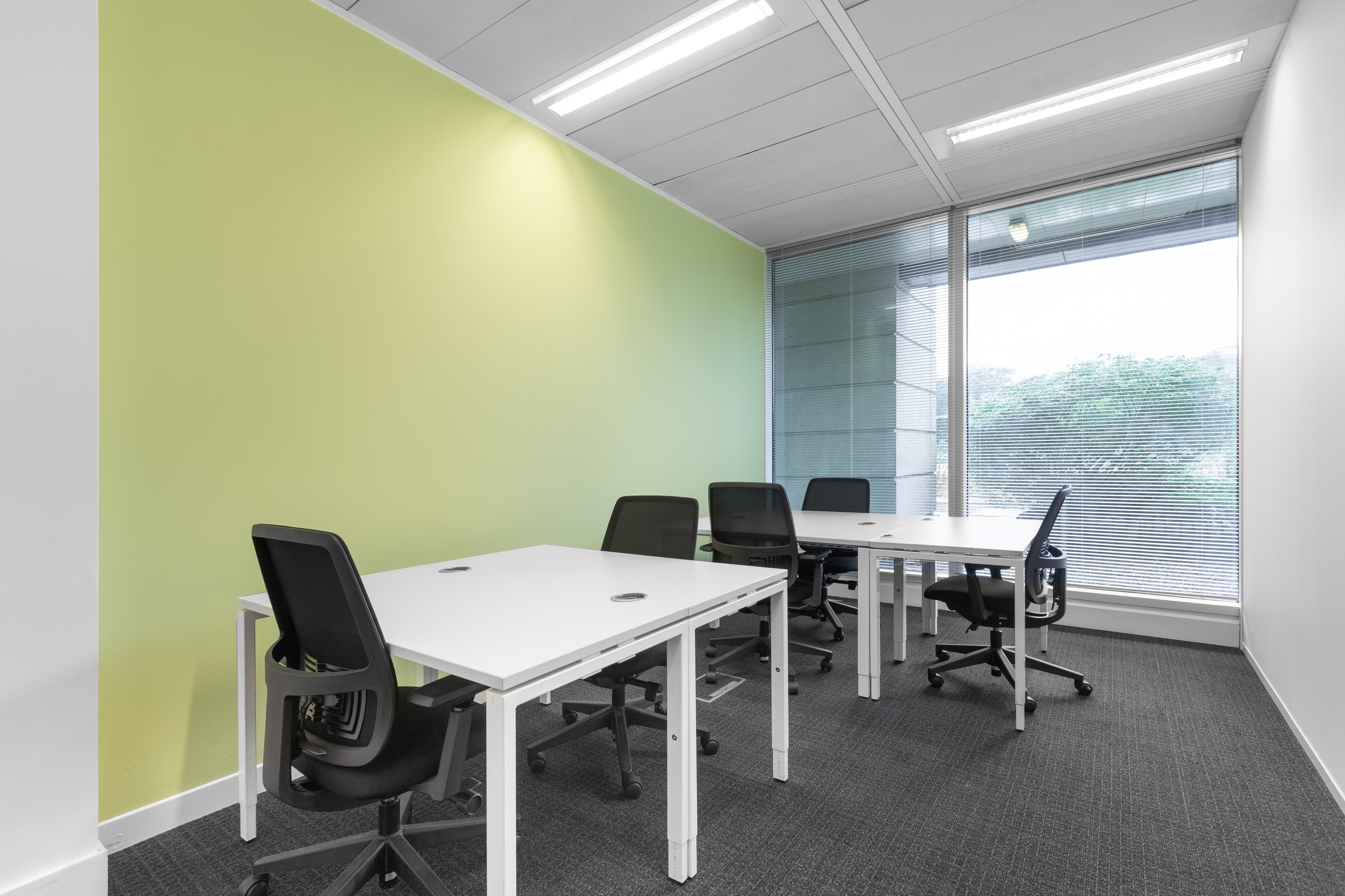 HEMEL HEMPSTEAD, Breakspear Park image 4