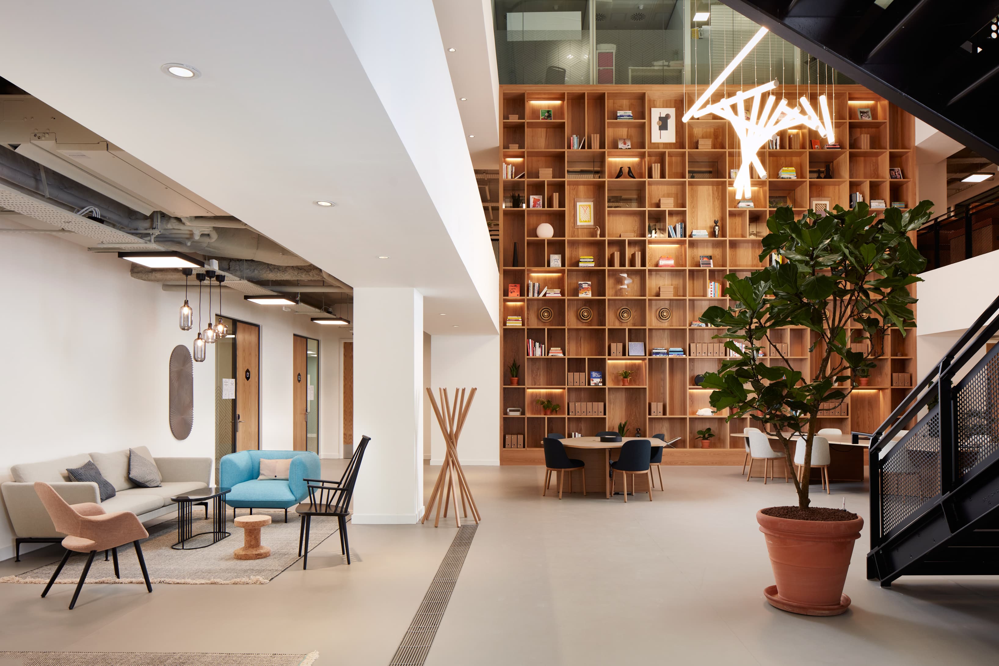 LONDON, LIVERPOOL STREET STATION image 3