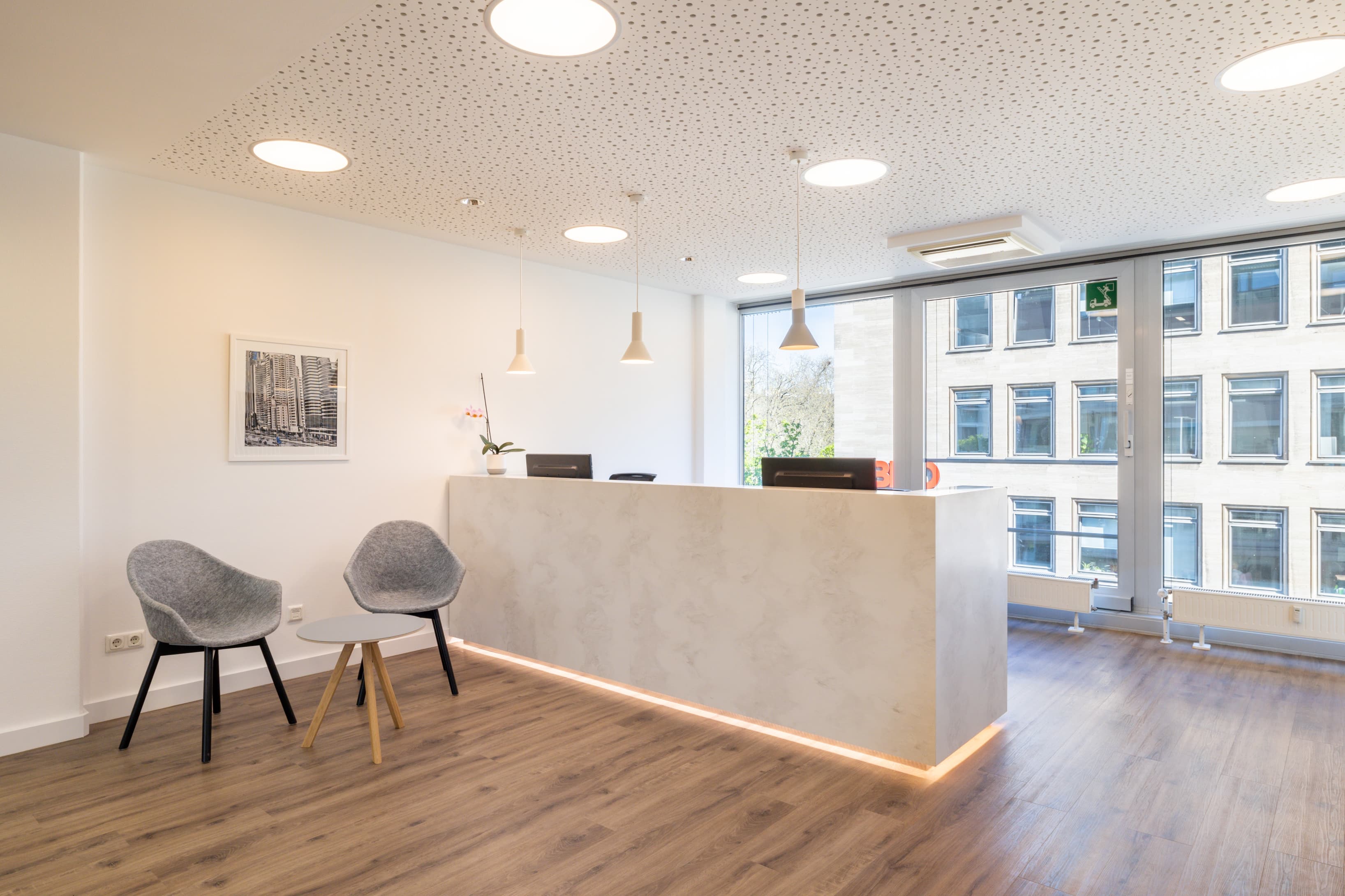 DUSSELDORF, Königsallee image 8