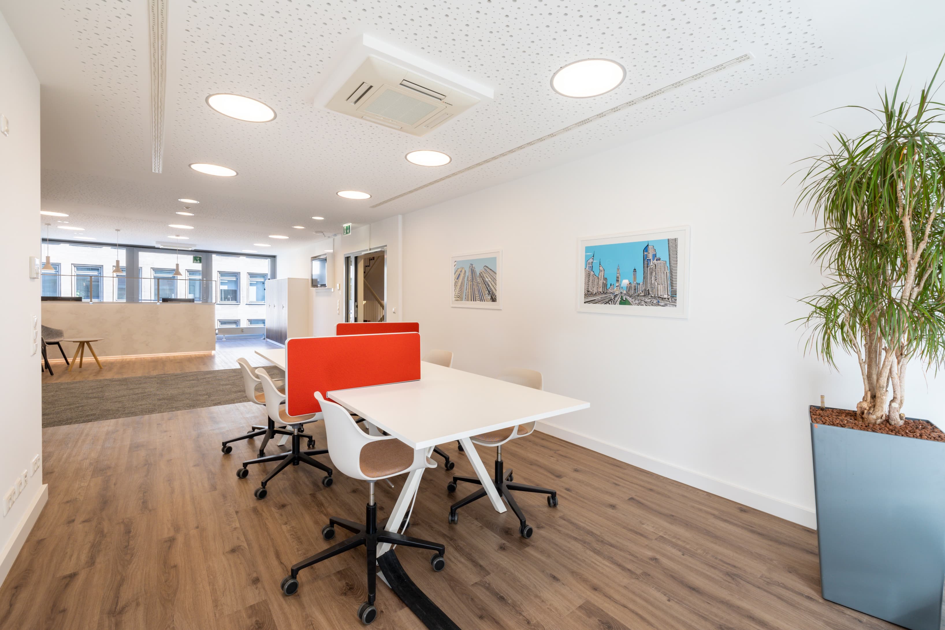 DUSSELDORF, Königsallee image 1