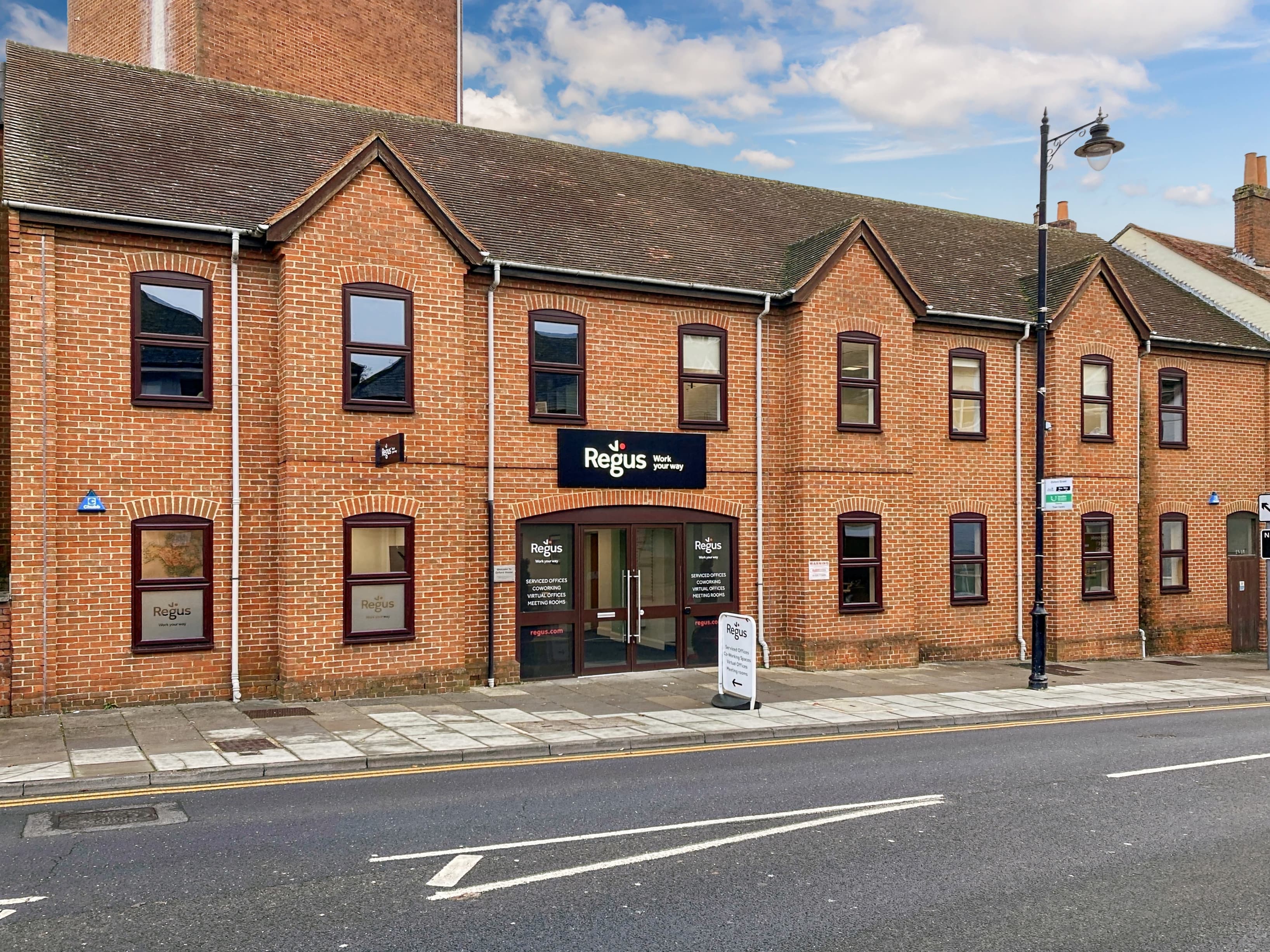 NEWBURY, Oxford House image 9 NEWBURY, Oxford House image 9