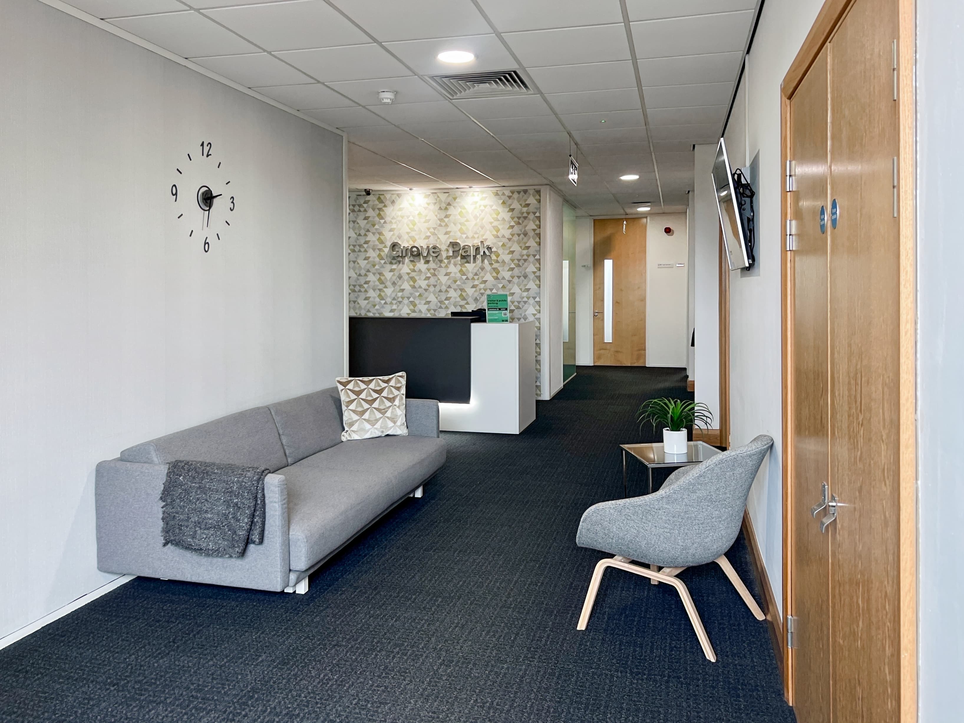 LEICESTER, Grove Park image 10