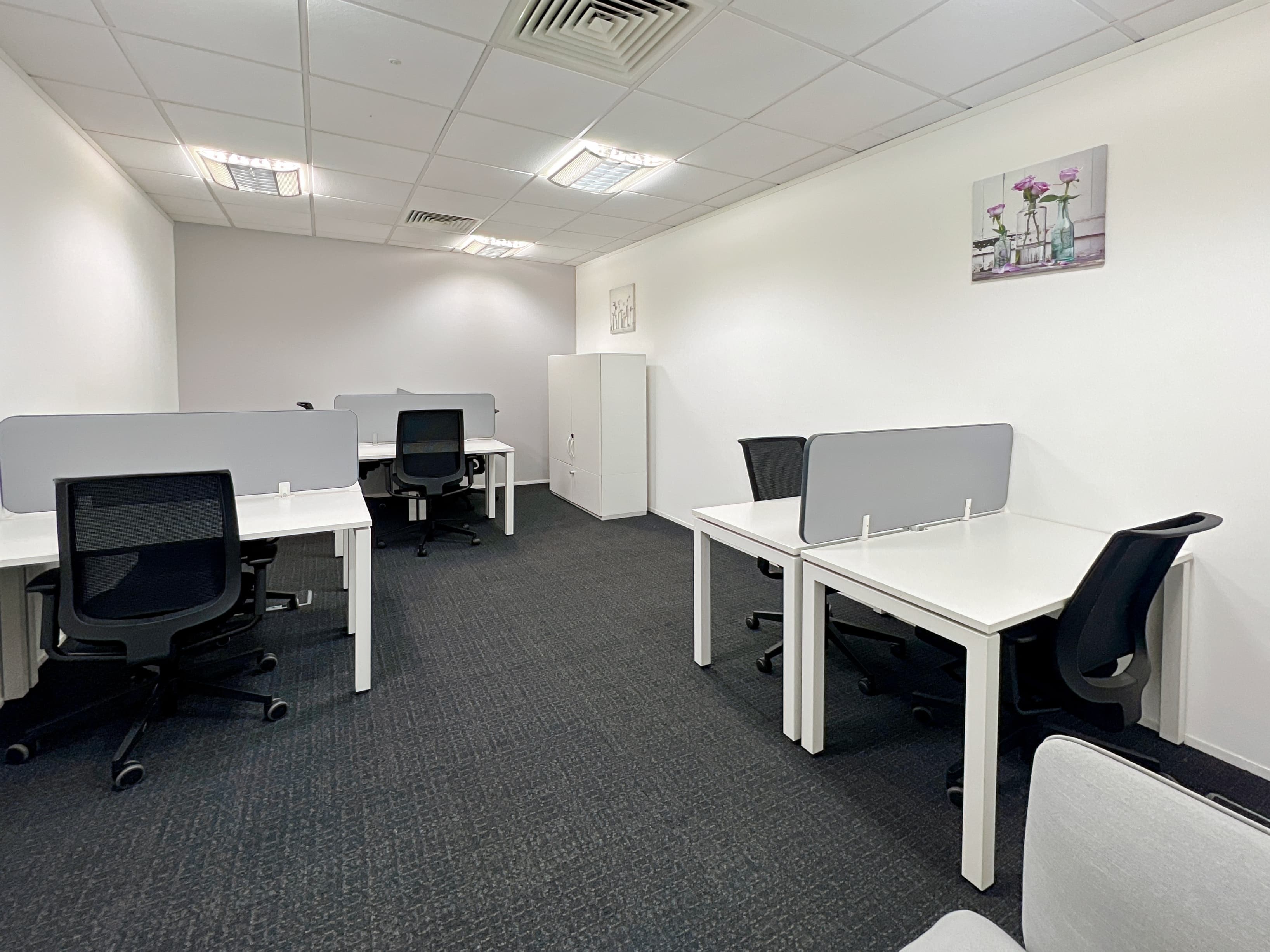 LEICESTER, Grove Park image 3