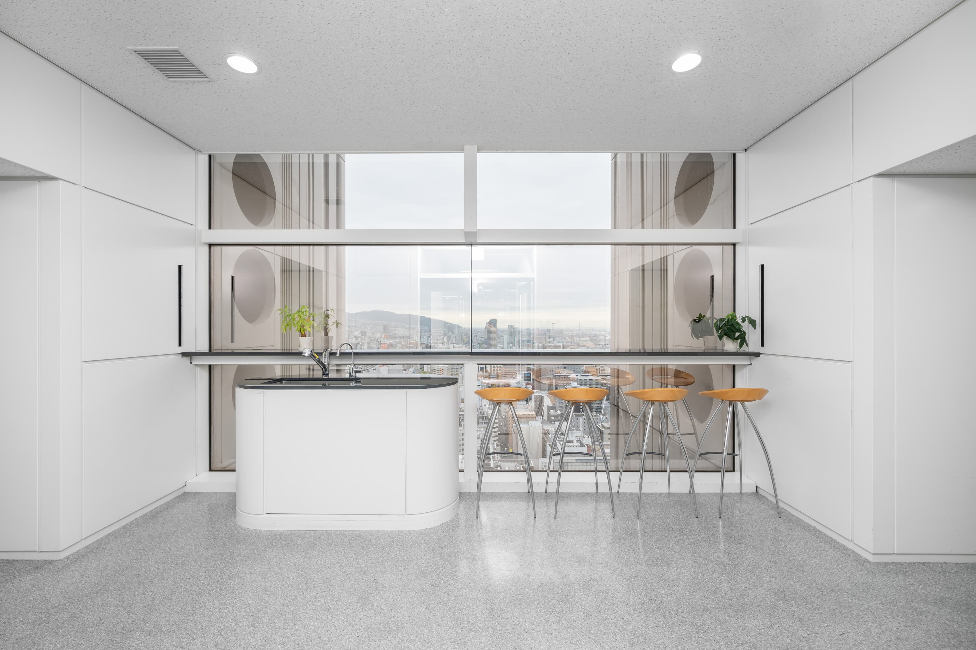 KOBE, Kokusai Kaikan image 2