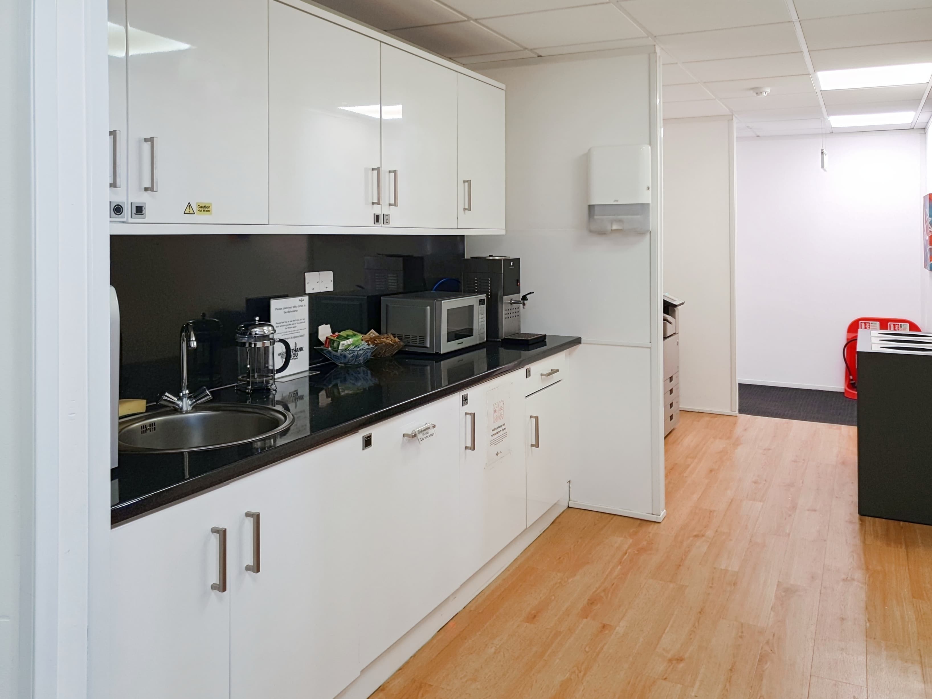 HORSHAM, Worthing Road image 2 HORSHAM, Worthing Road image 2