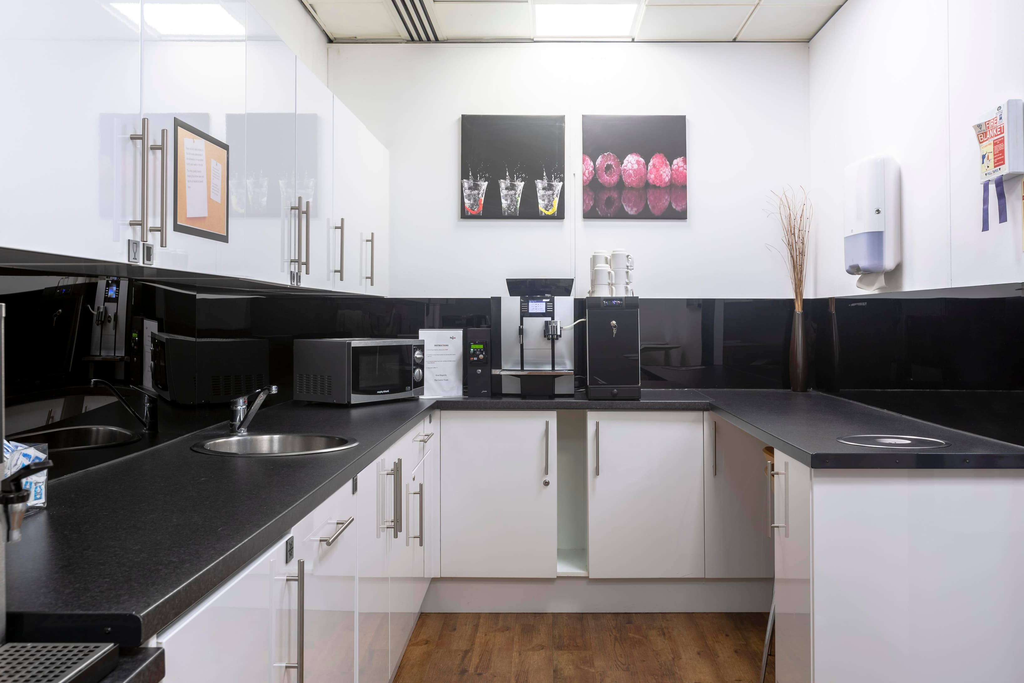 REDHILL, Town Centre image 7