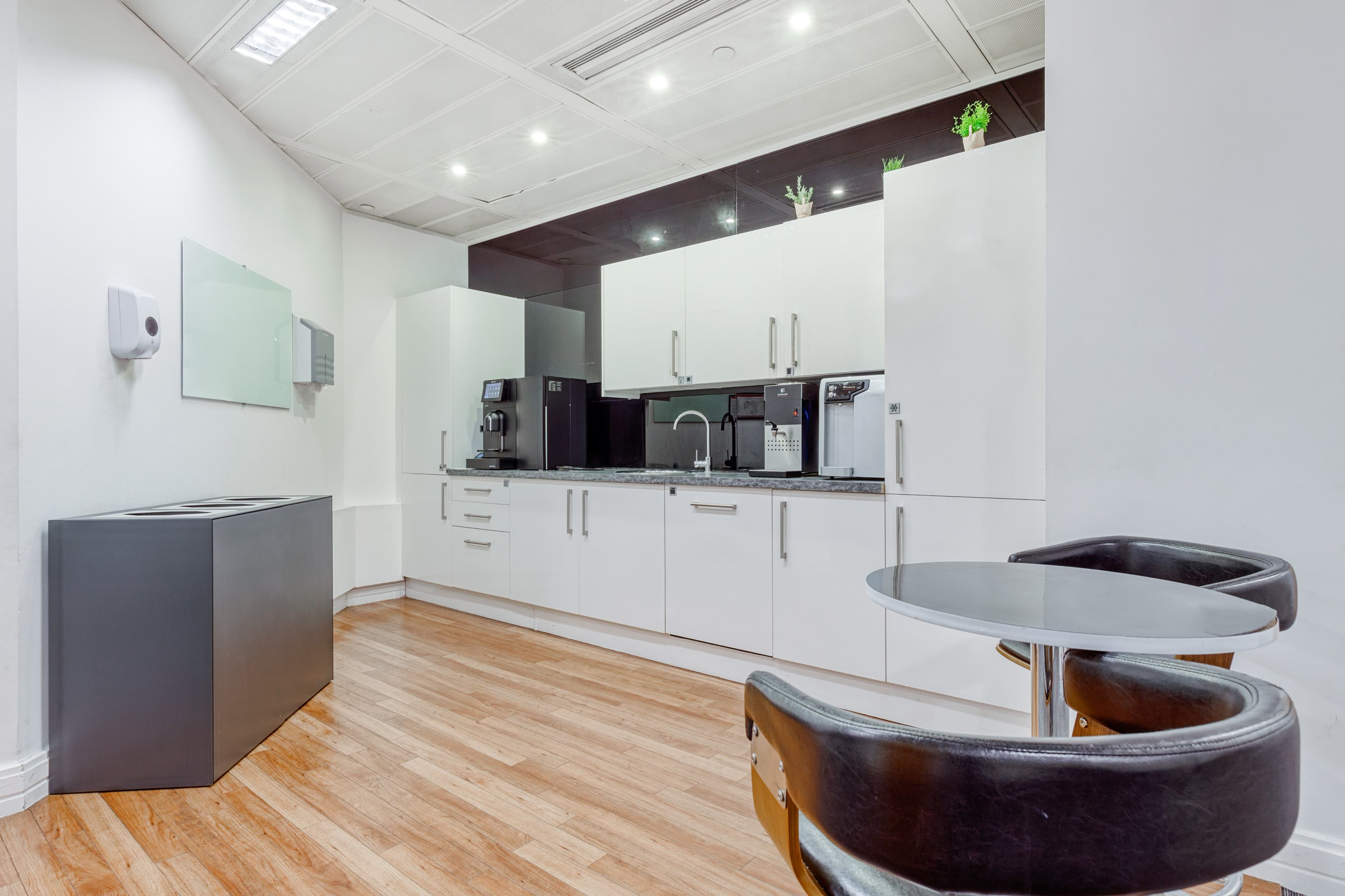 CROYDON, Lansdowne Road image 1