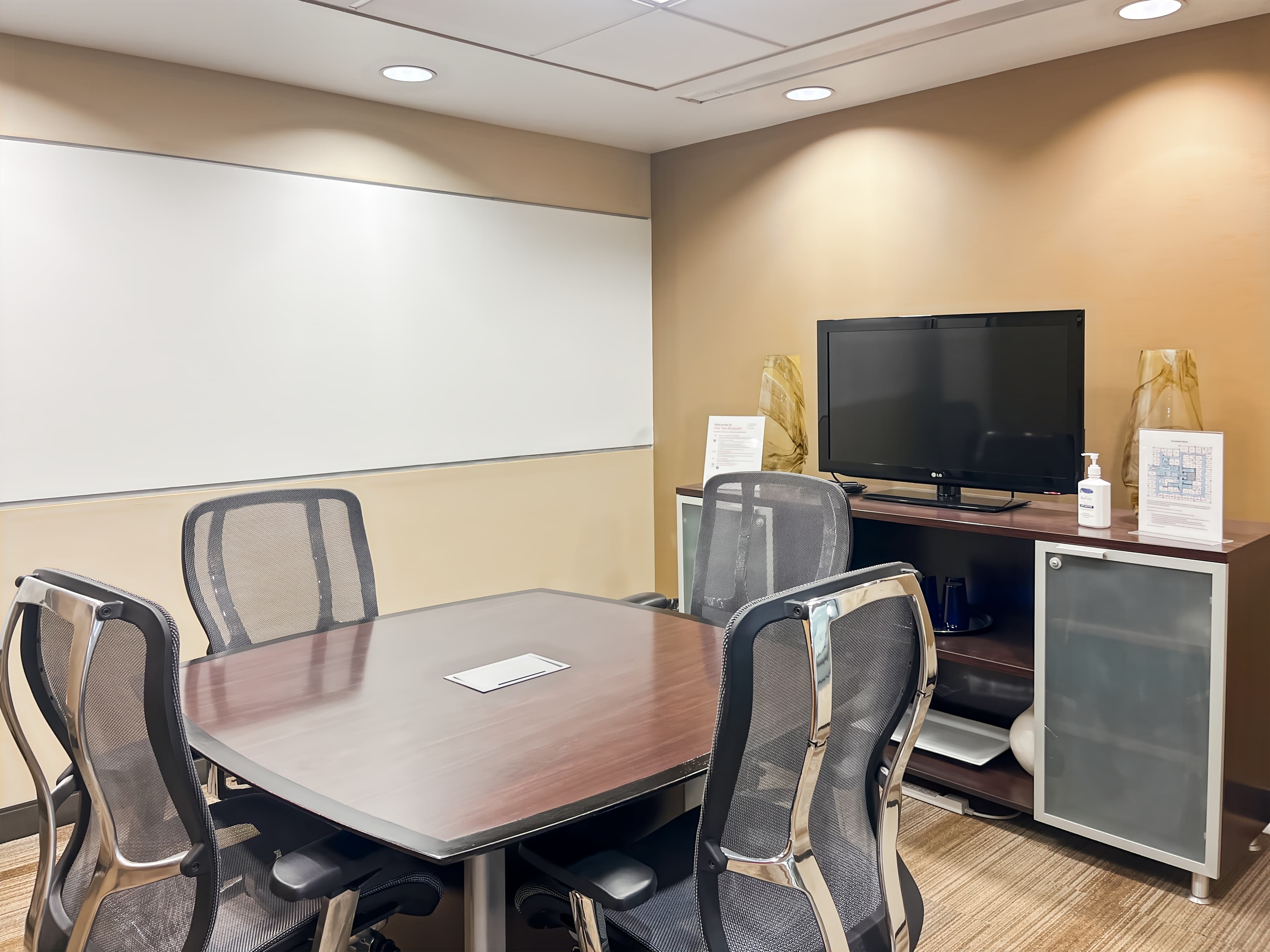 NH, Nashua – One Tara Boulevard image 2