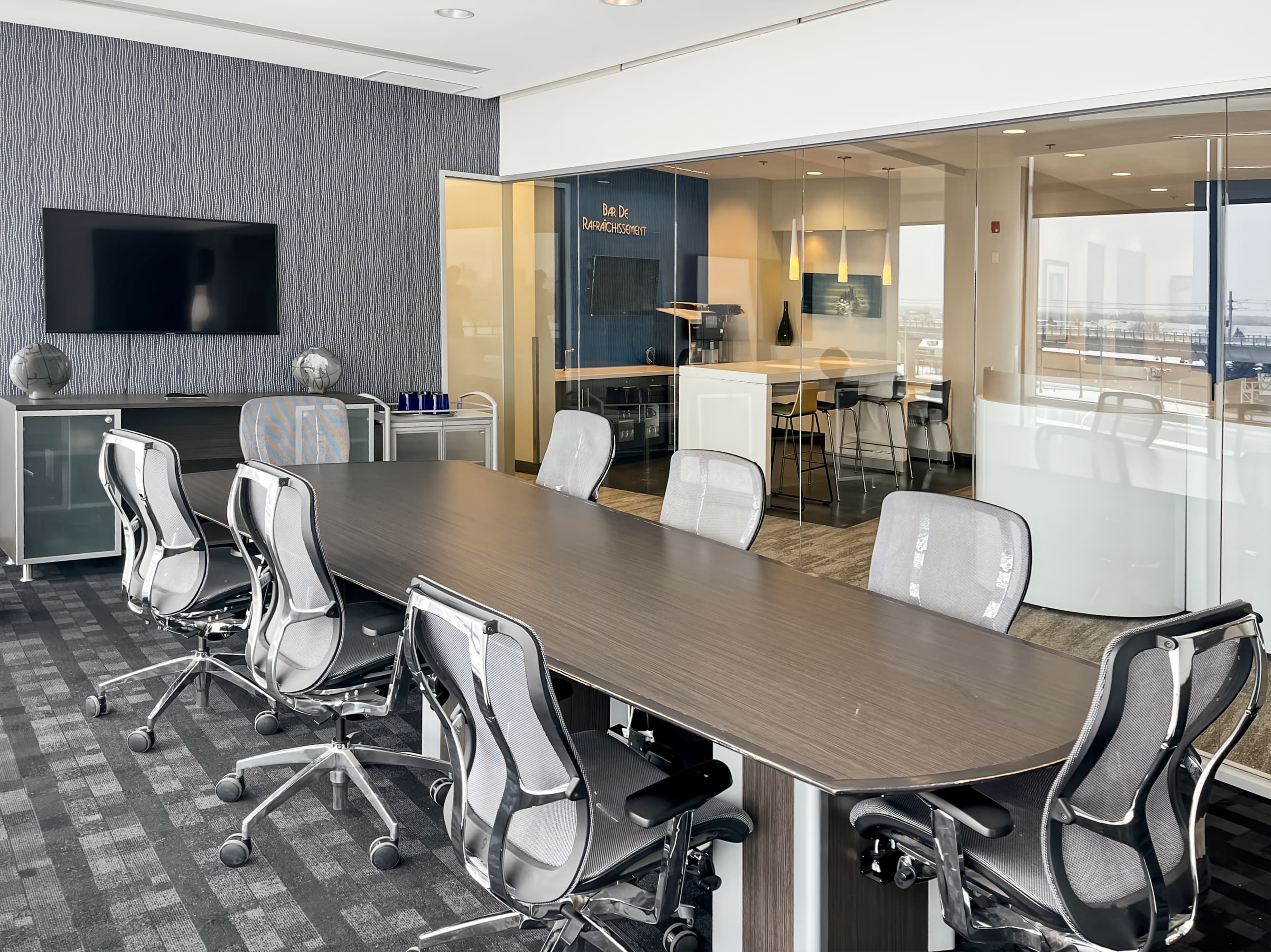 QC, Montreal, Pointe Claire – Montreal Airport image 8