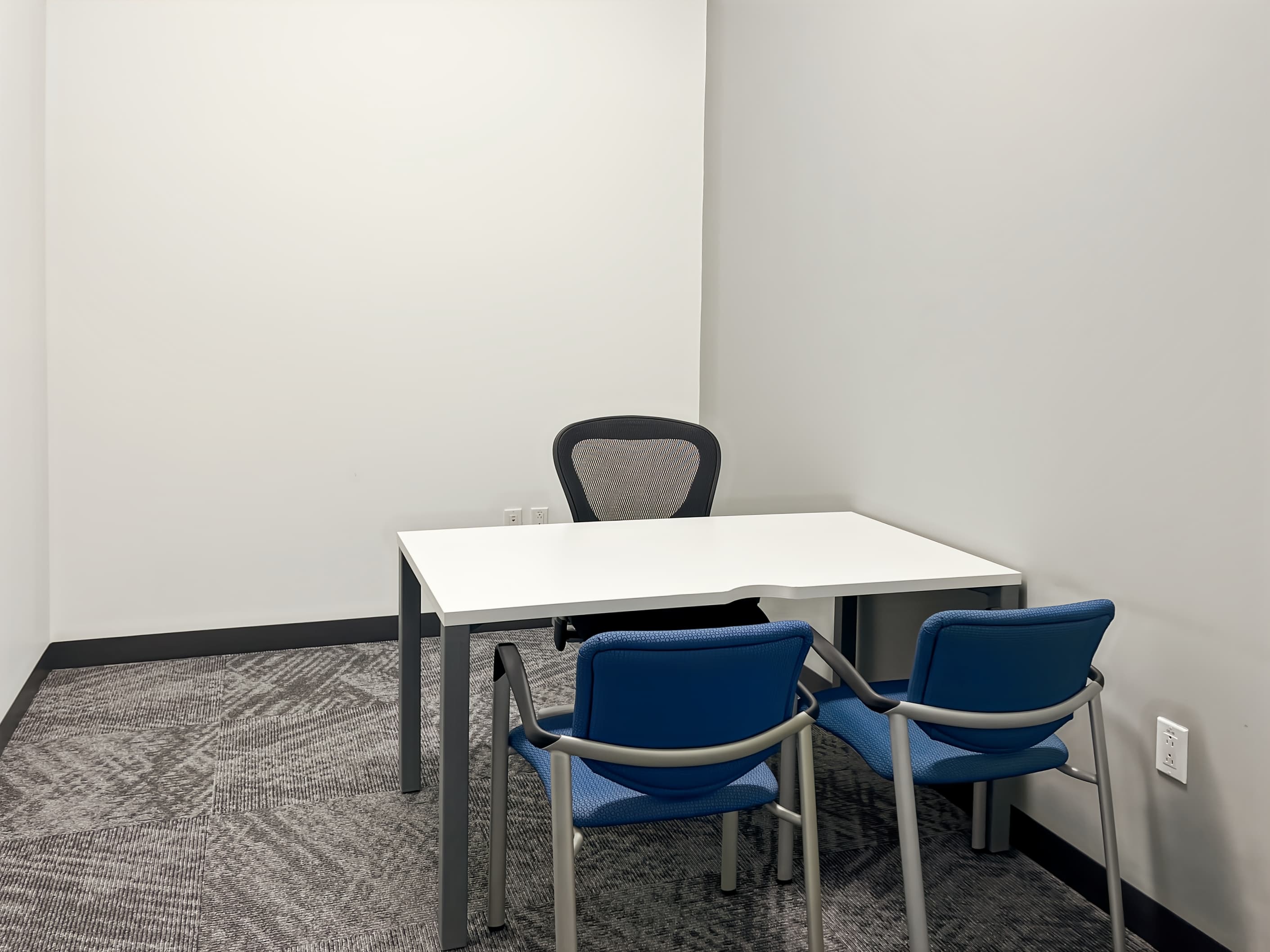 QC, Montreal, Pointe Claire – Montreal Airport image 11