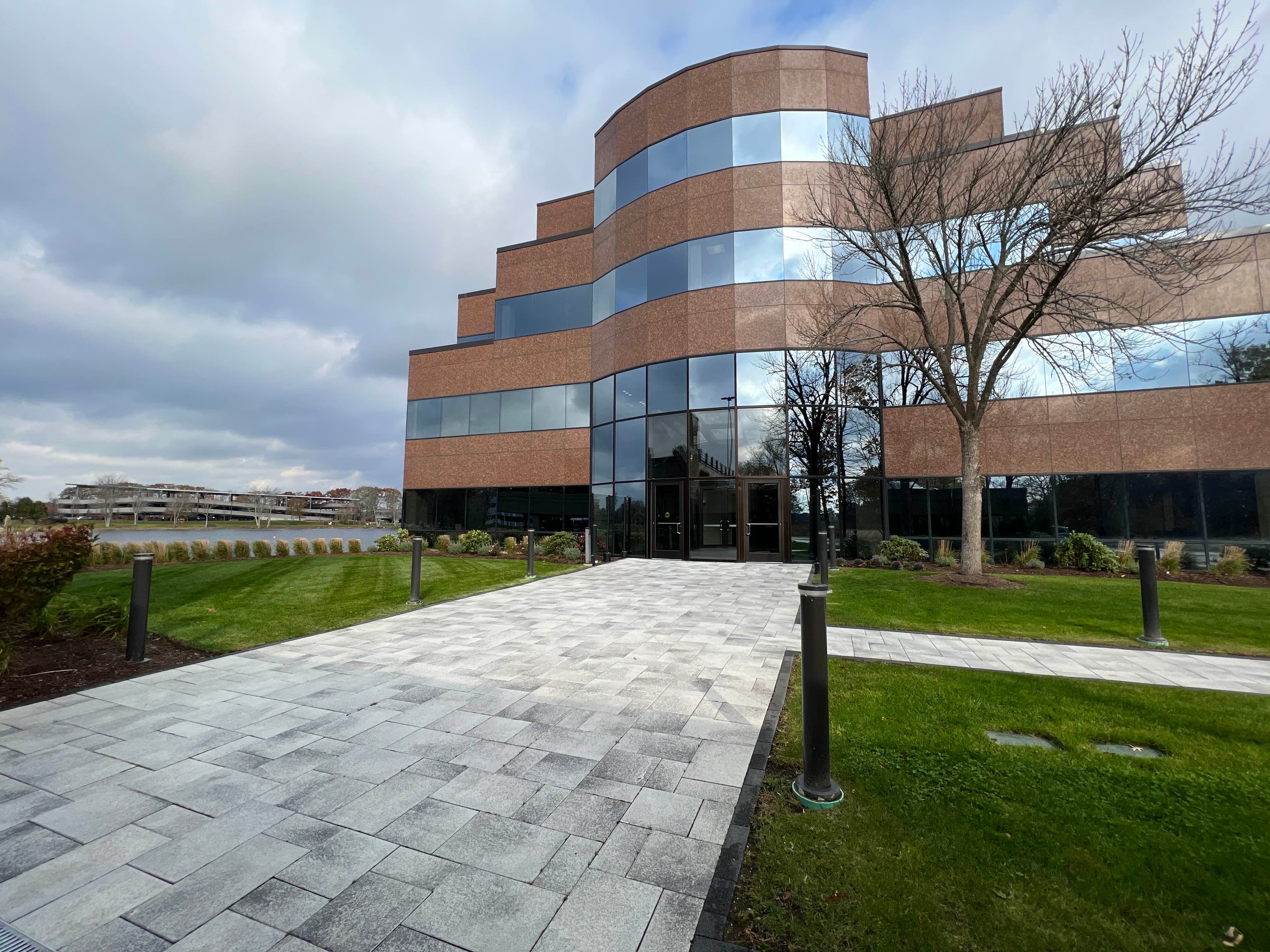 MA, Wakefield – Edgewater Place image 2