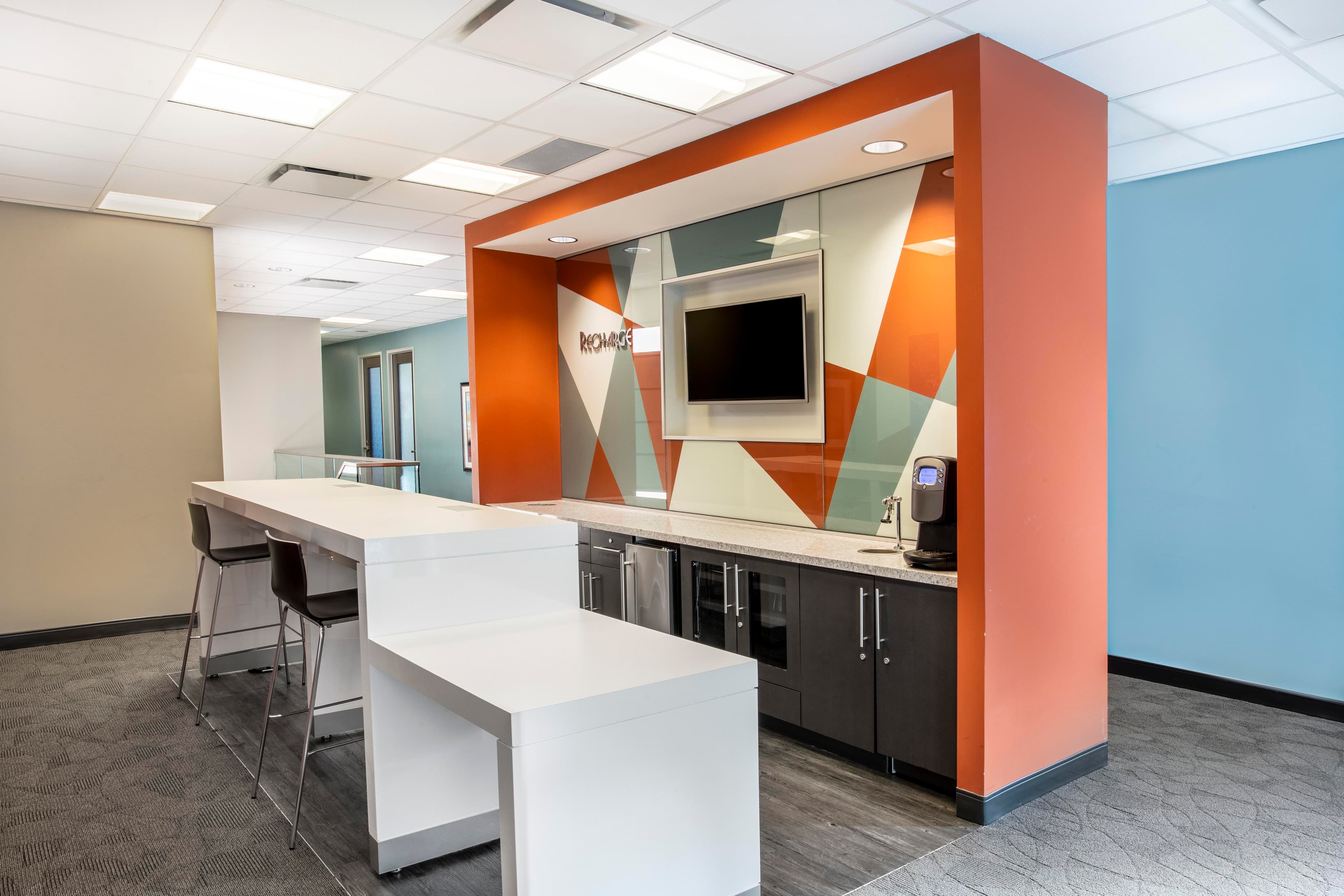 BC, Vancouver - MNP Tower image 1