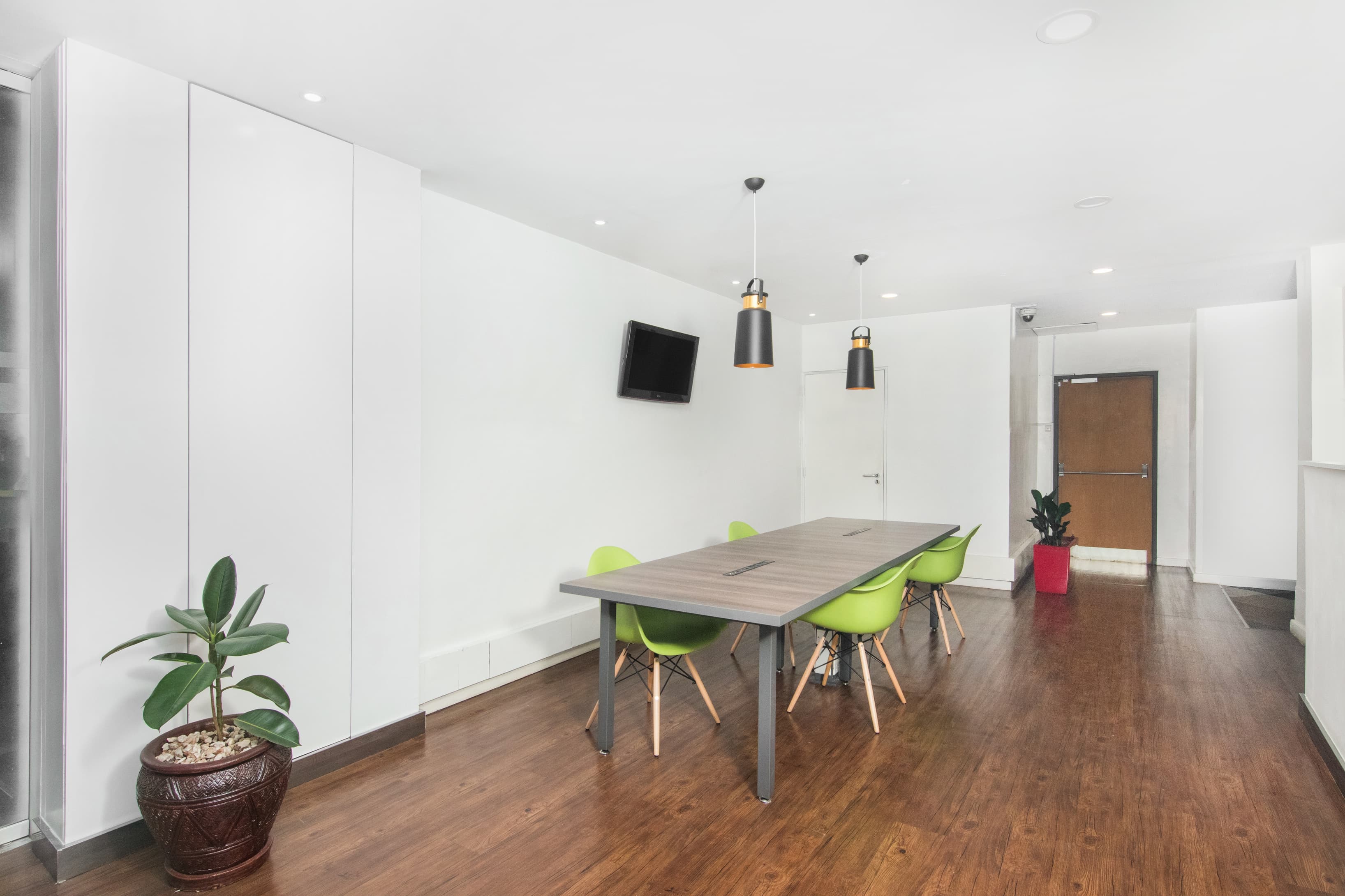 NAIROBI, Westlands Museum Hill (USD) image 1