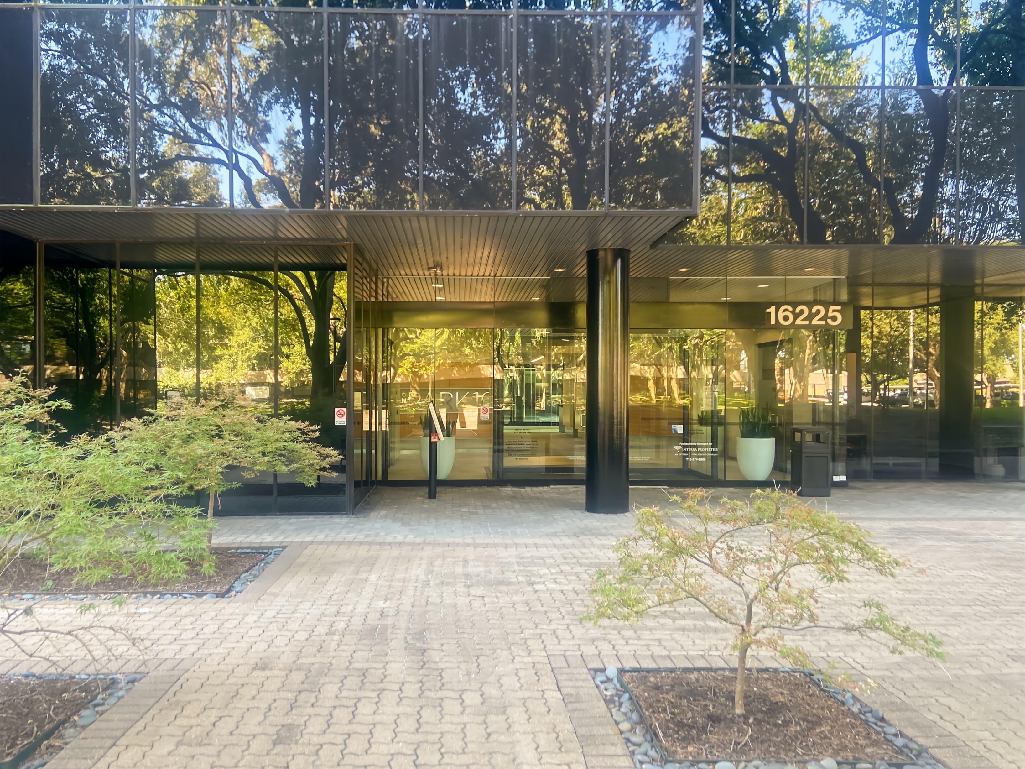 TX, Houston - Park Ten Place image 1 TX, Houston - Park Ten Place image 1