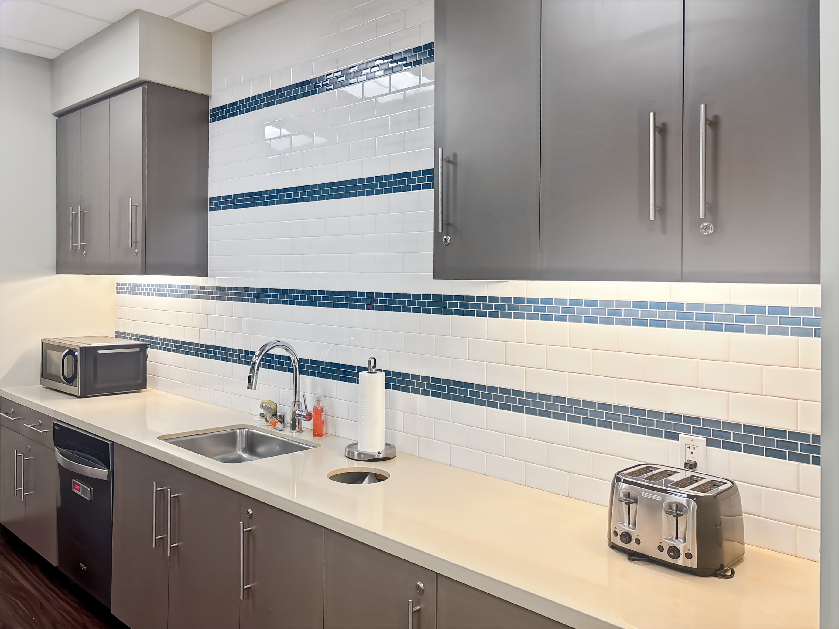 CA, Escondido - La Terraza Corporate Plaza image 2 CA, Escondido - La Terraza Corporate Plaza image 2