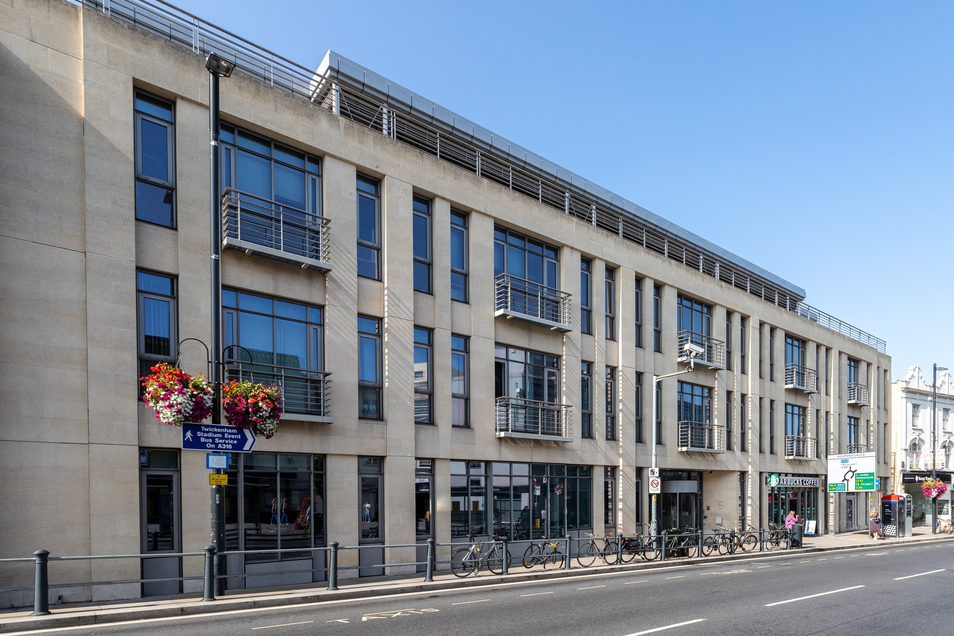 LONDON, Richmond Station, Kew Road image 2