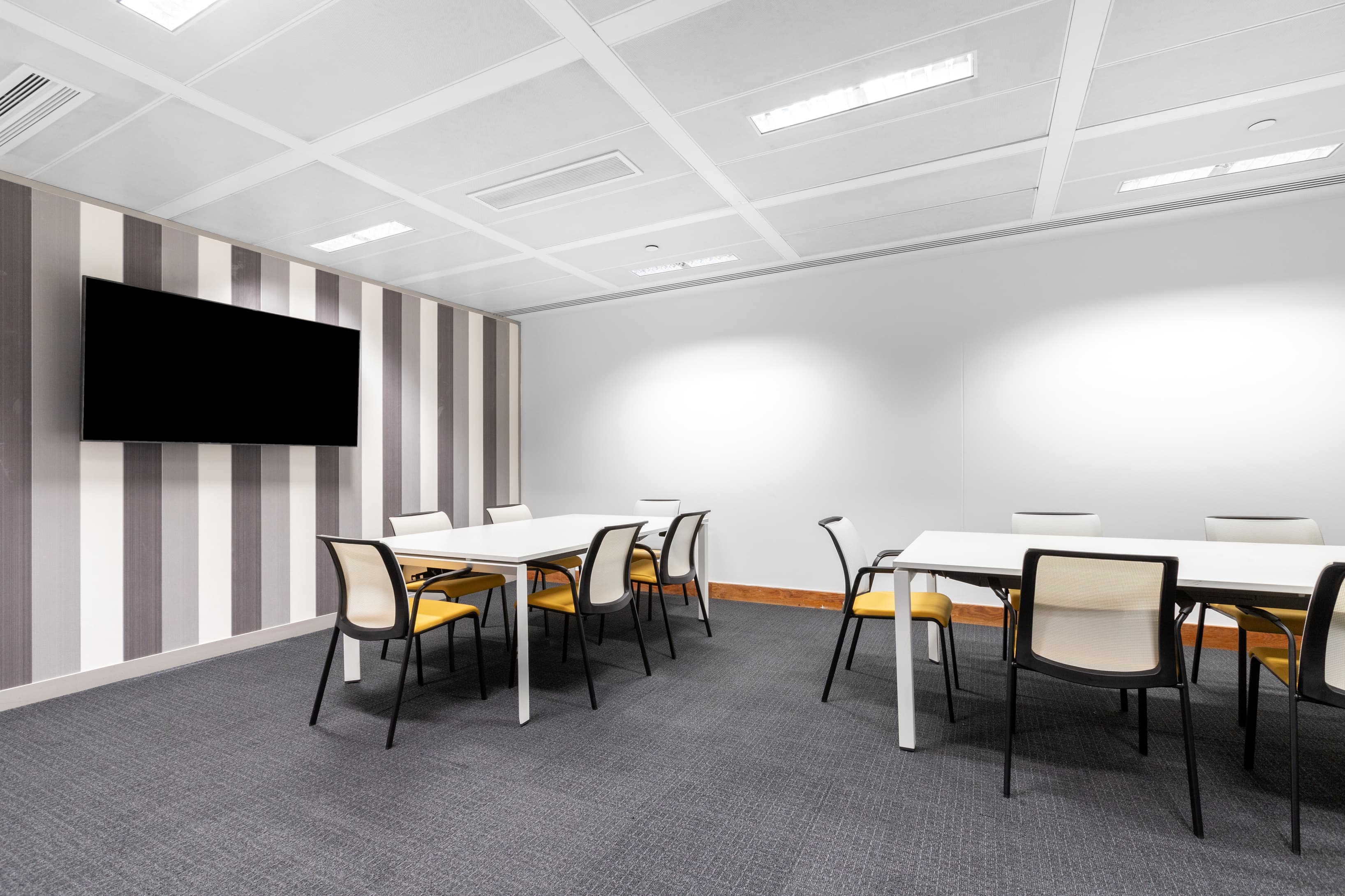 LONDON, Richmond Station, Kew Road image 8