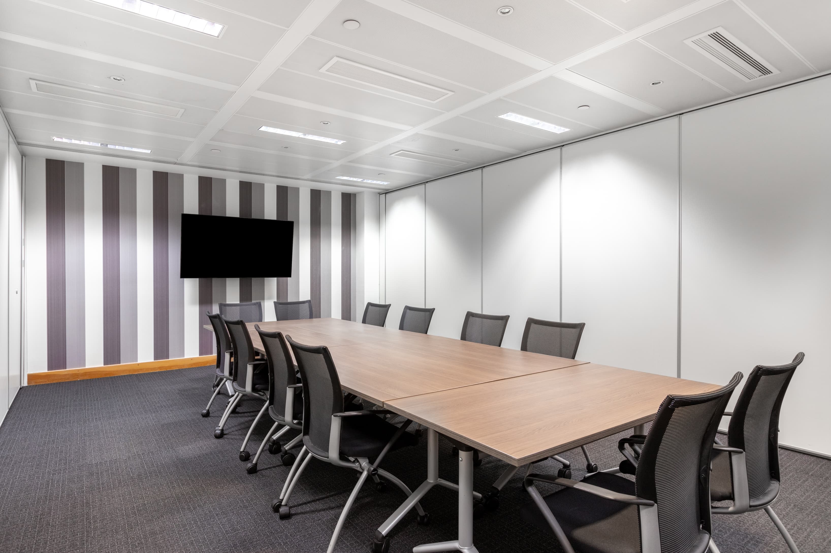 LONDON, Richmond Station, Kew Road image 3