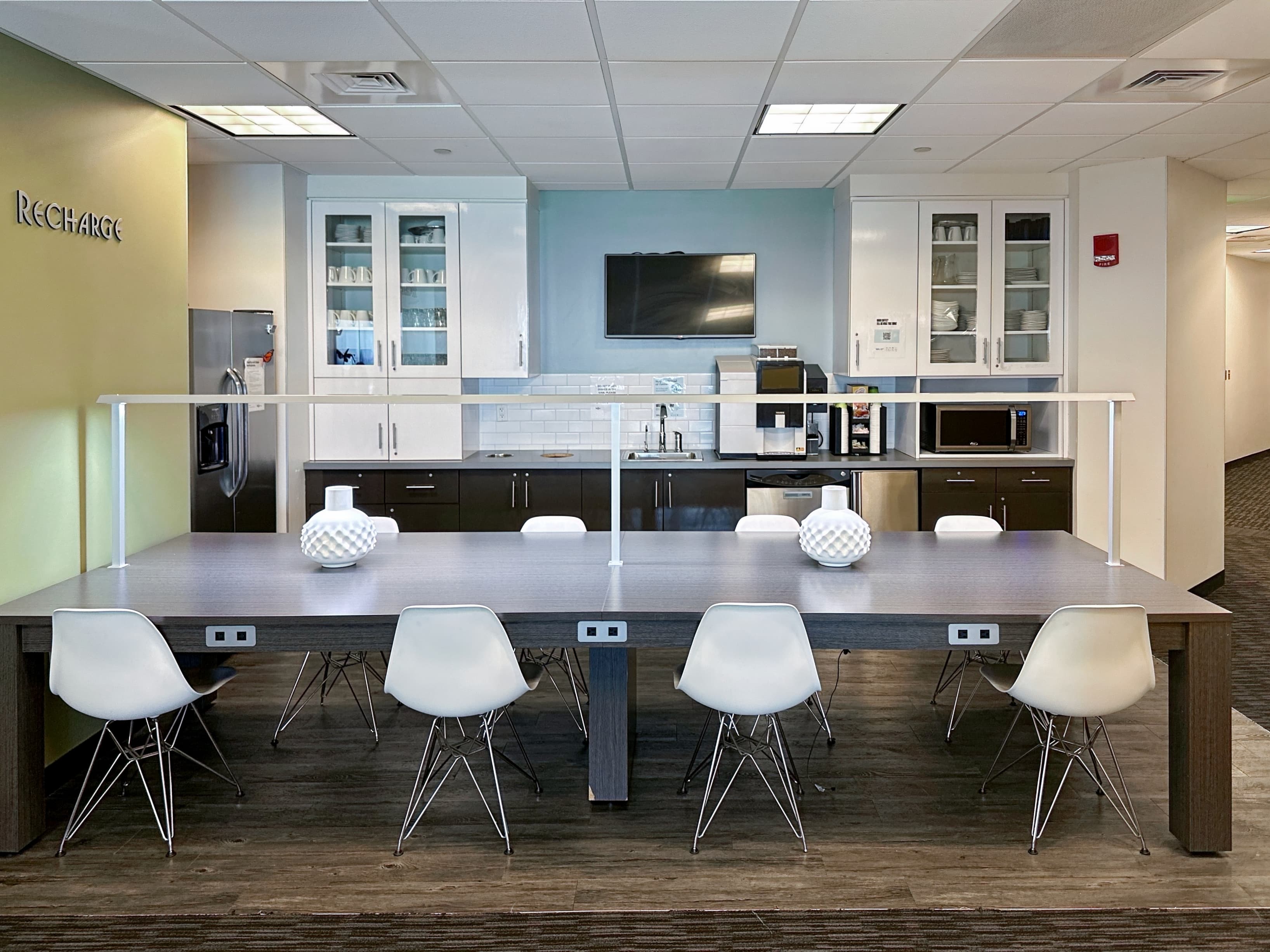 MI, Detroit - RenCen image 4