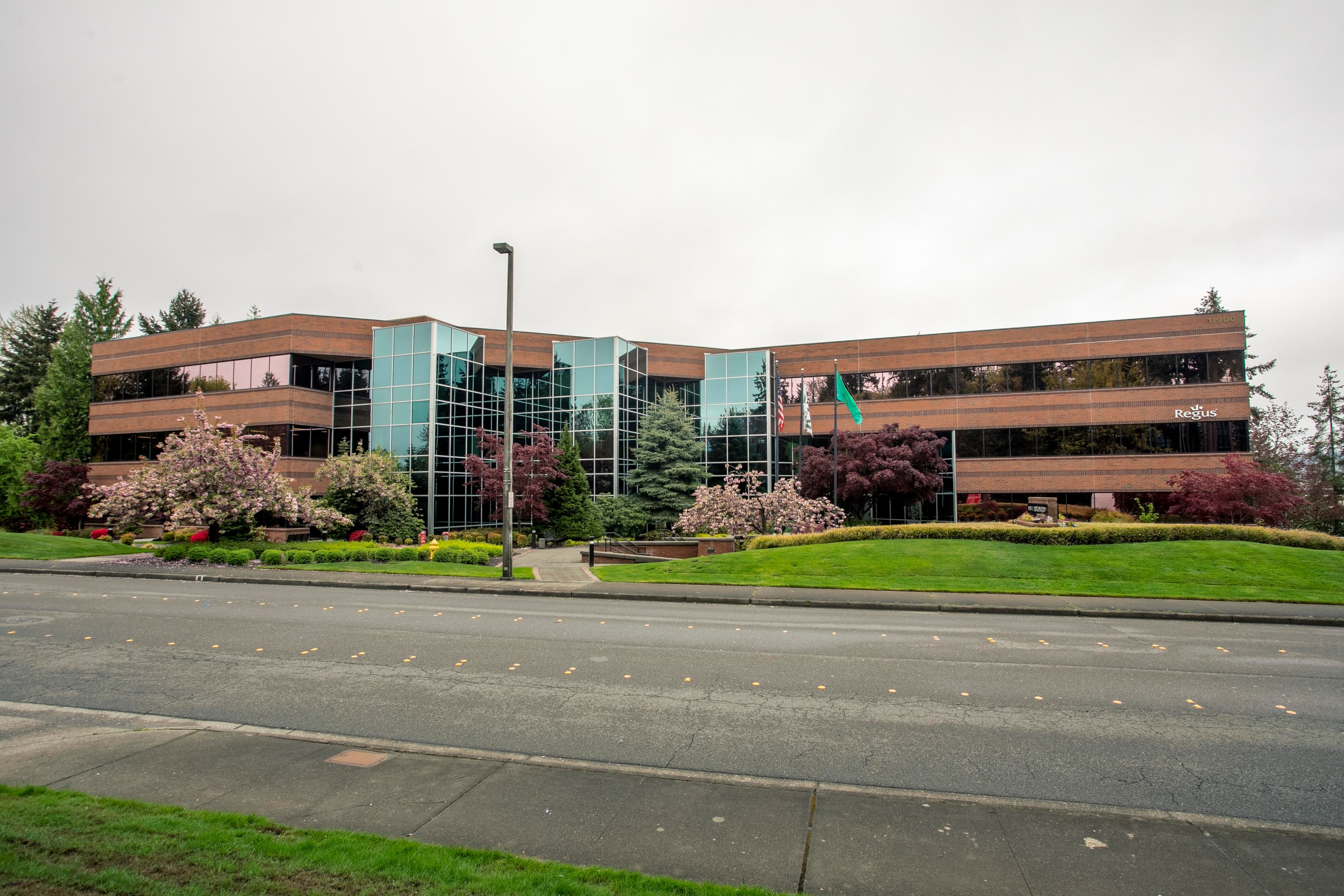 WA, Bellevue - Ridgewood Corporate Square image 4