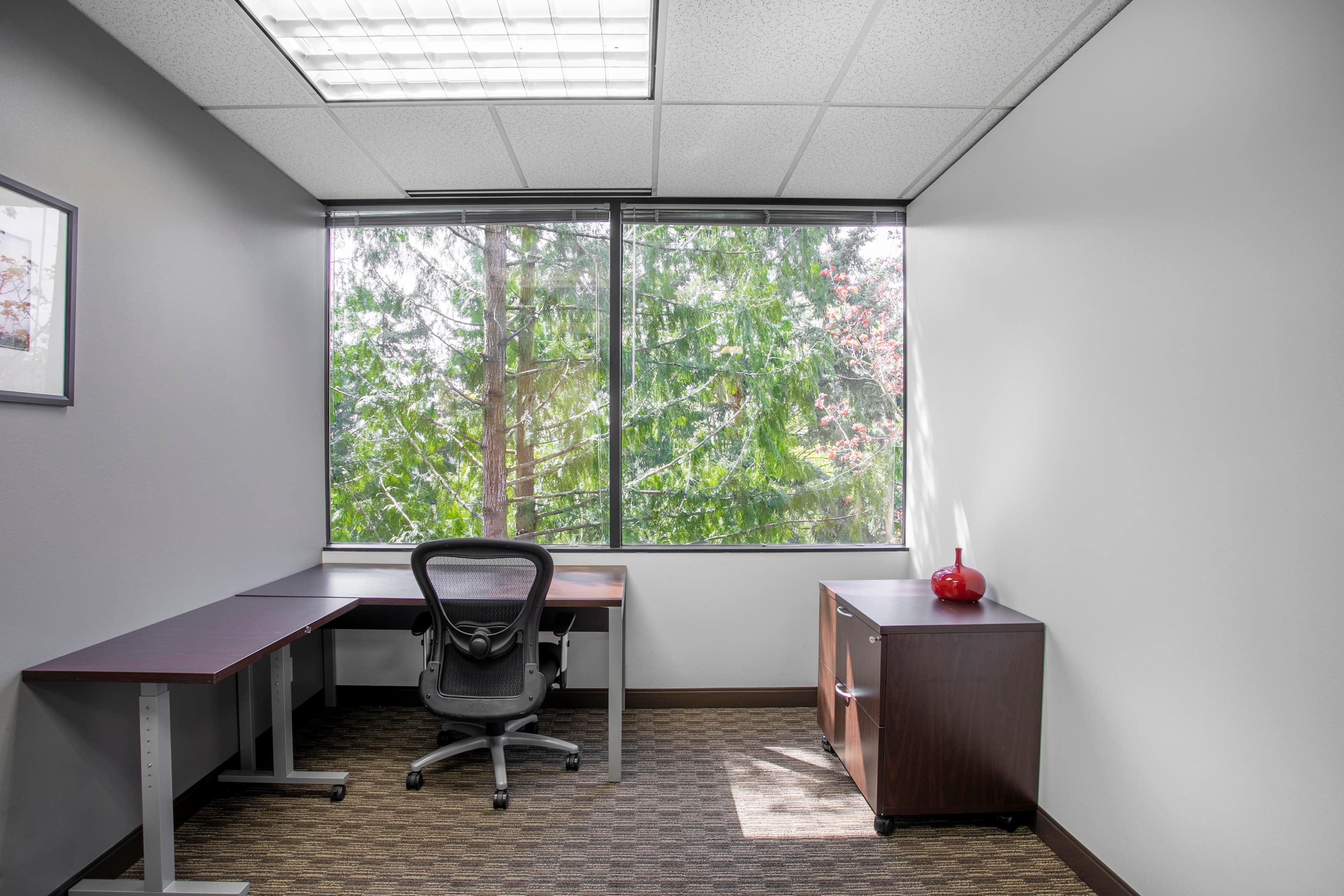 WA, Bellevue - Ridgewood Corporate Square image 6