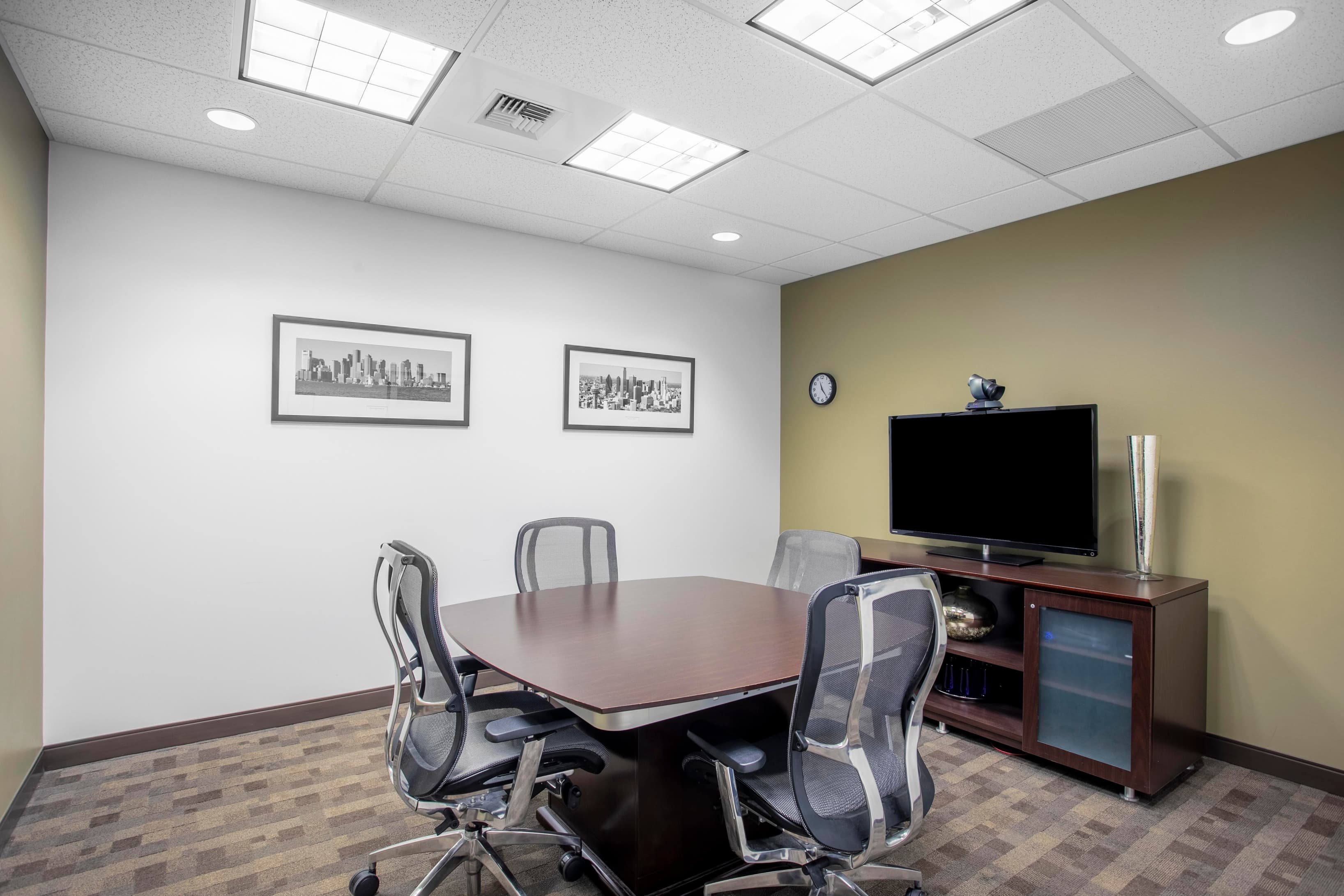 WA, Bellevue - Ridgewood Corporate Square image 2