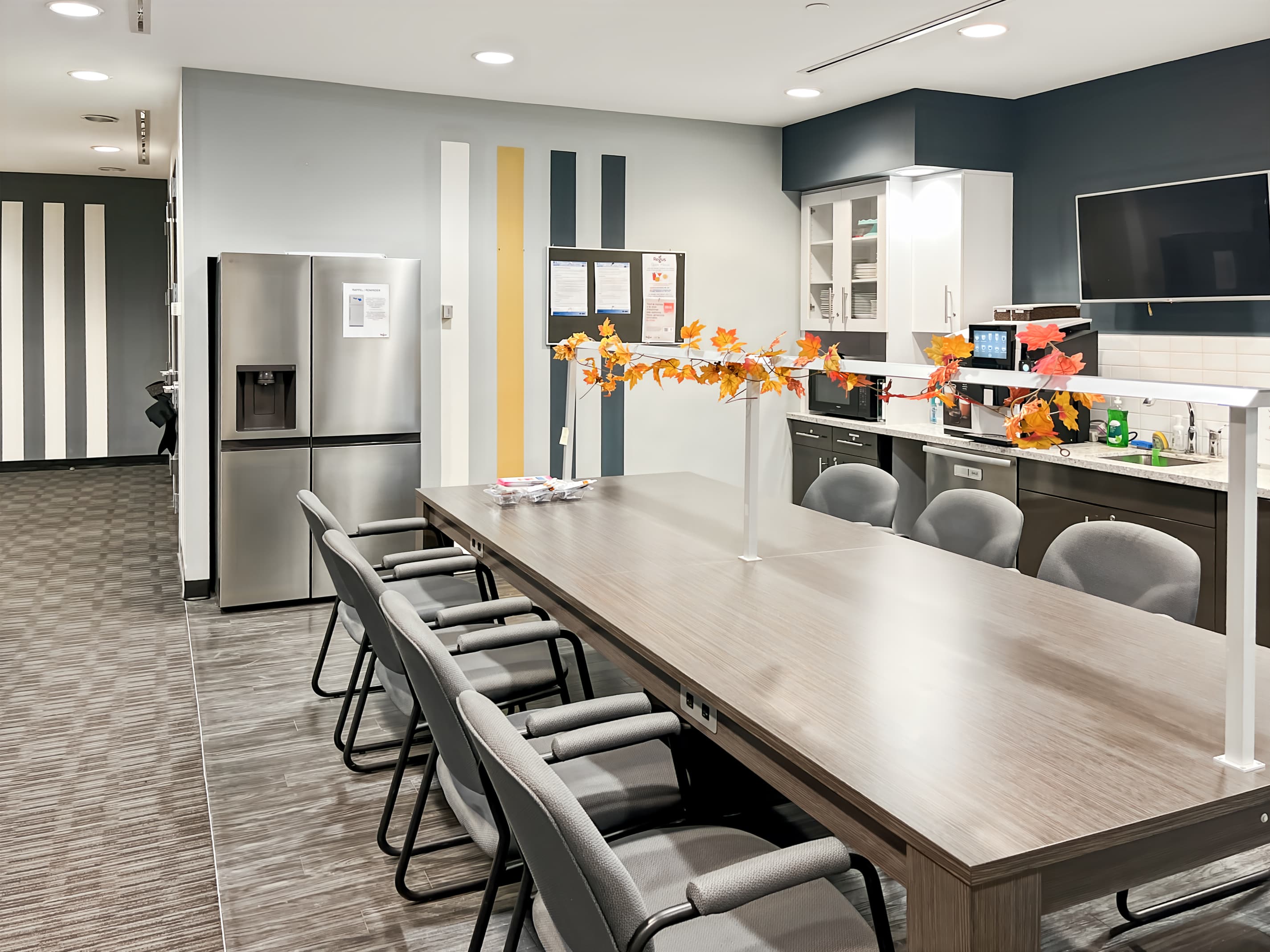 QC, Montreal - McGill College image 13