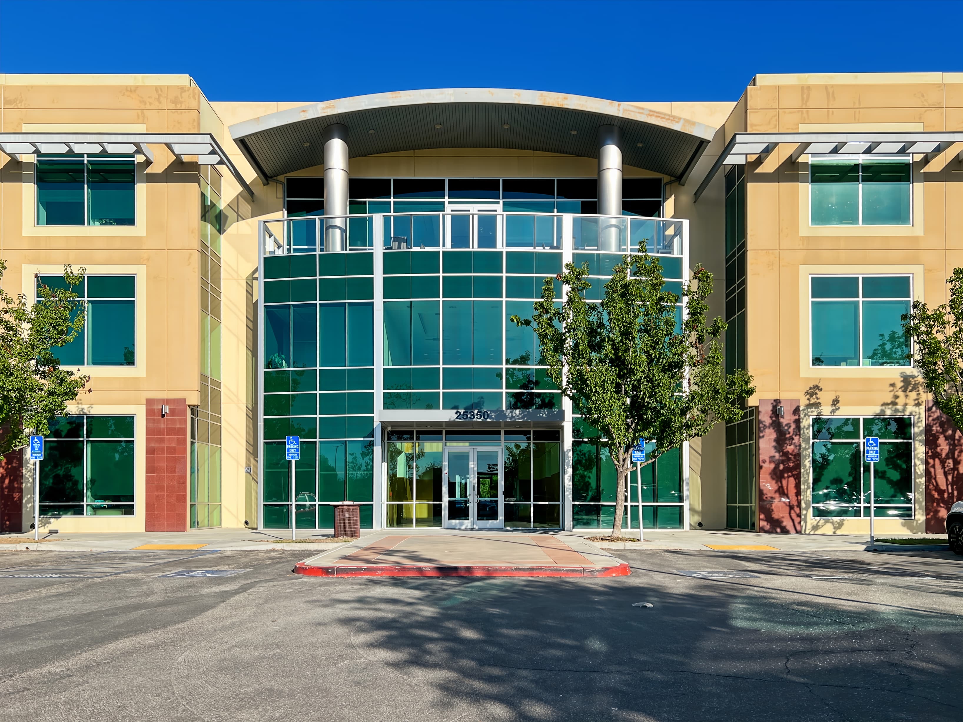 CA, Valencia - Gateway Plaza image 2 CA, Valencia - Gateway Plaza image 2