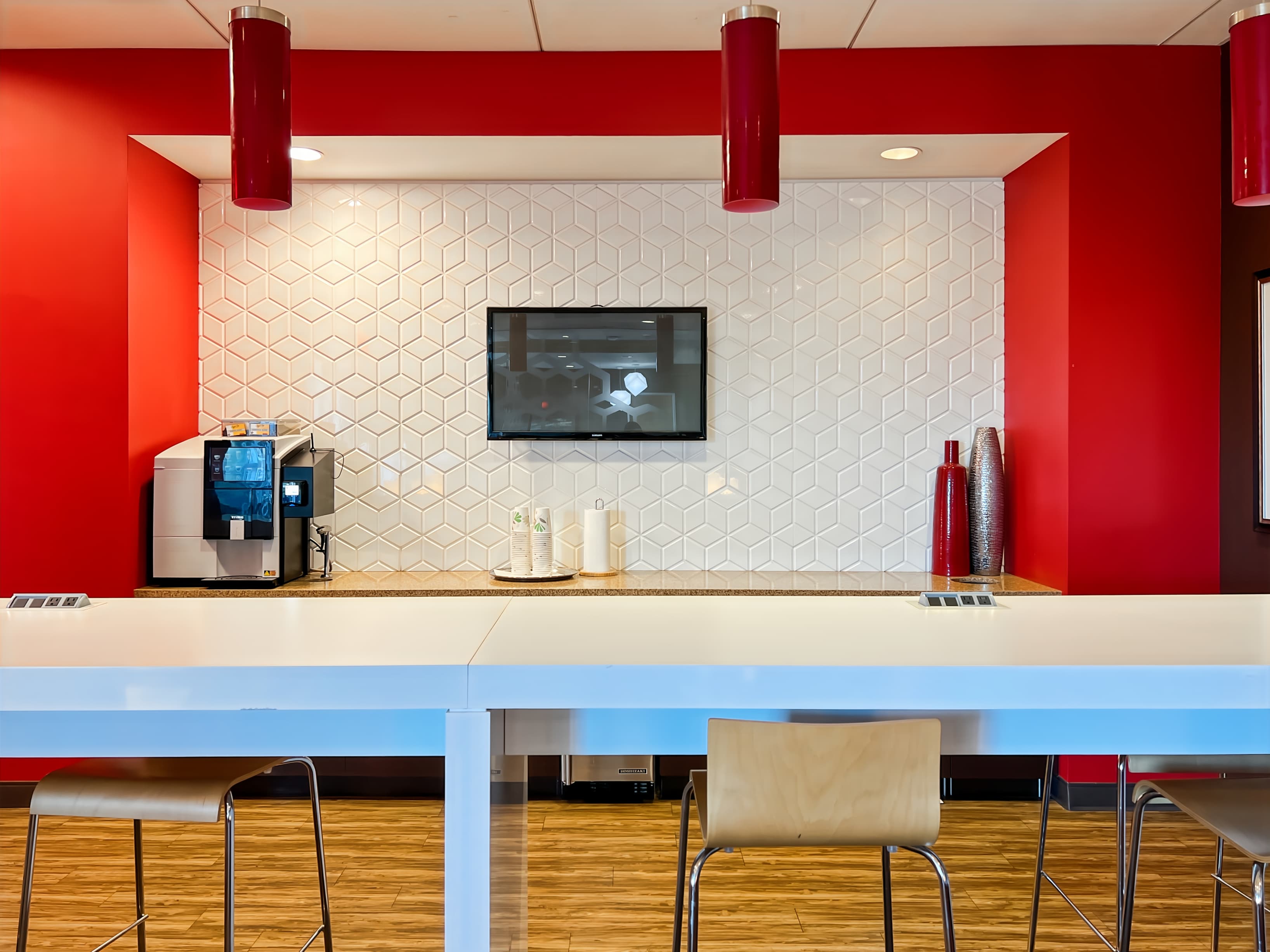 CA, Valencia - Gateway Plaza image 5 CA, Valencia - Gateway Plaza image 5