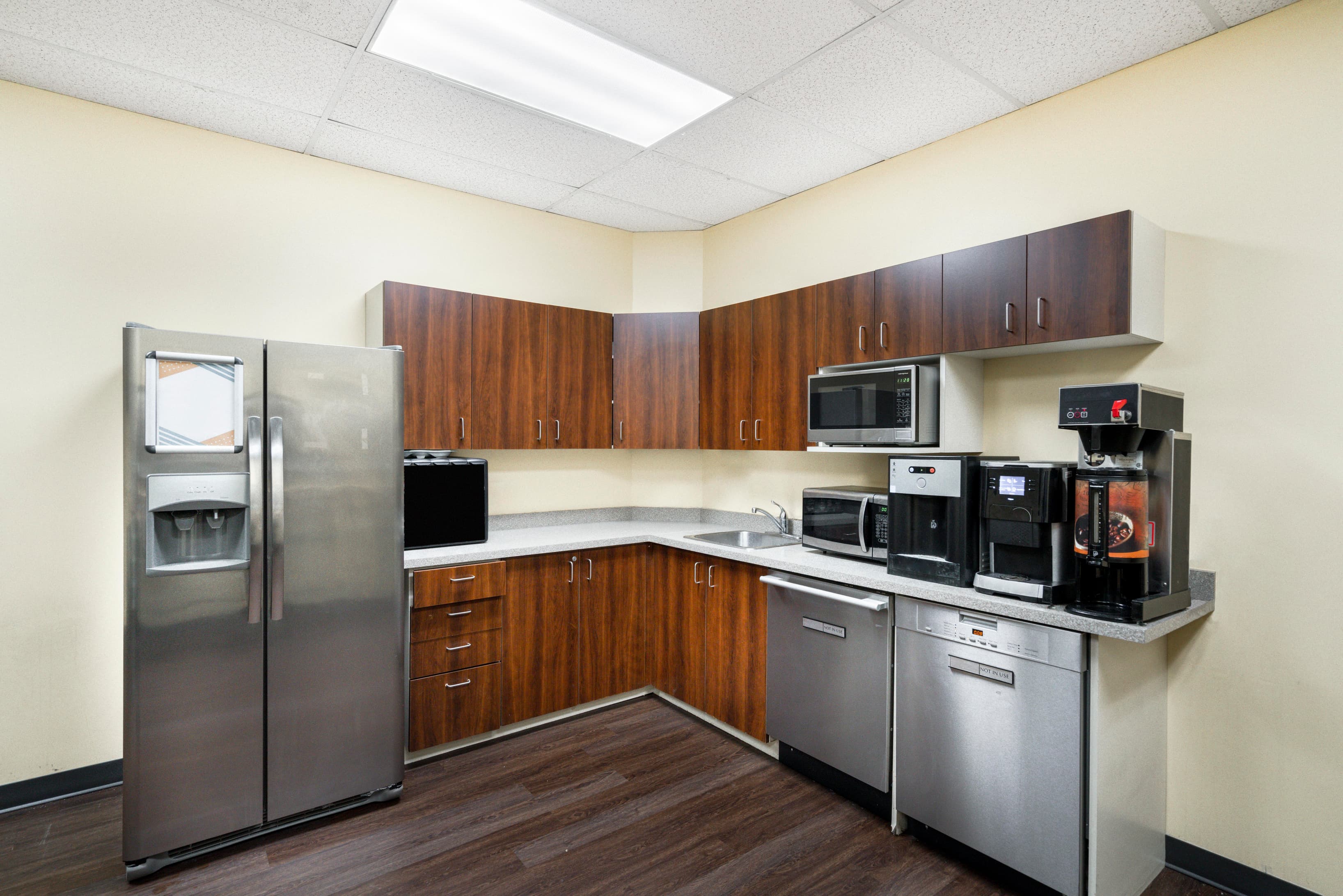 ON, Burlington - North Service Road image 5