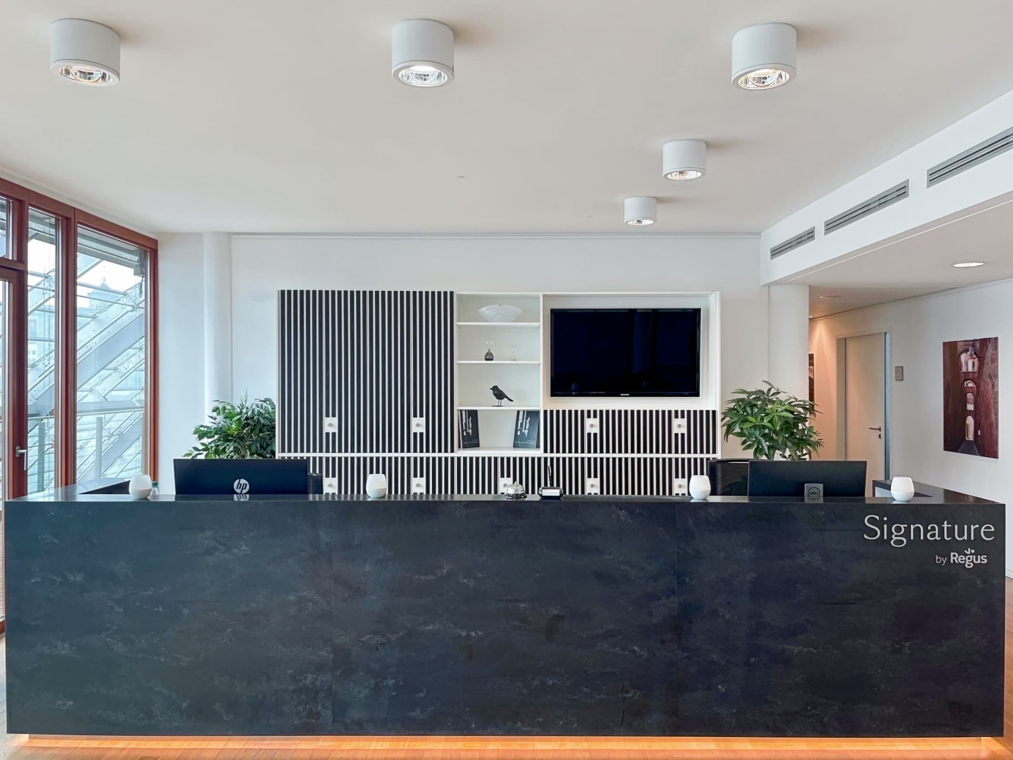 STUTTGART, SIGNATURE Schlossplatz image 6