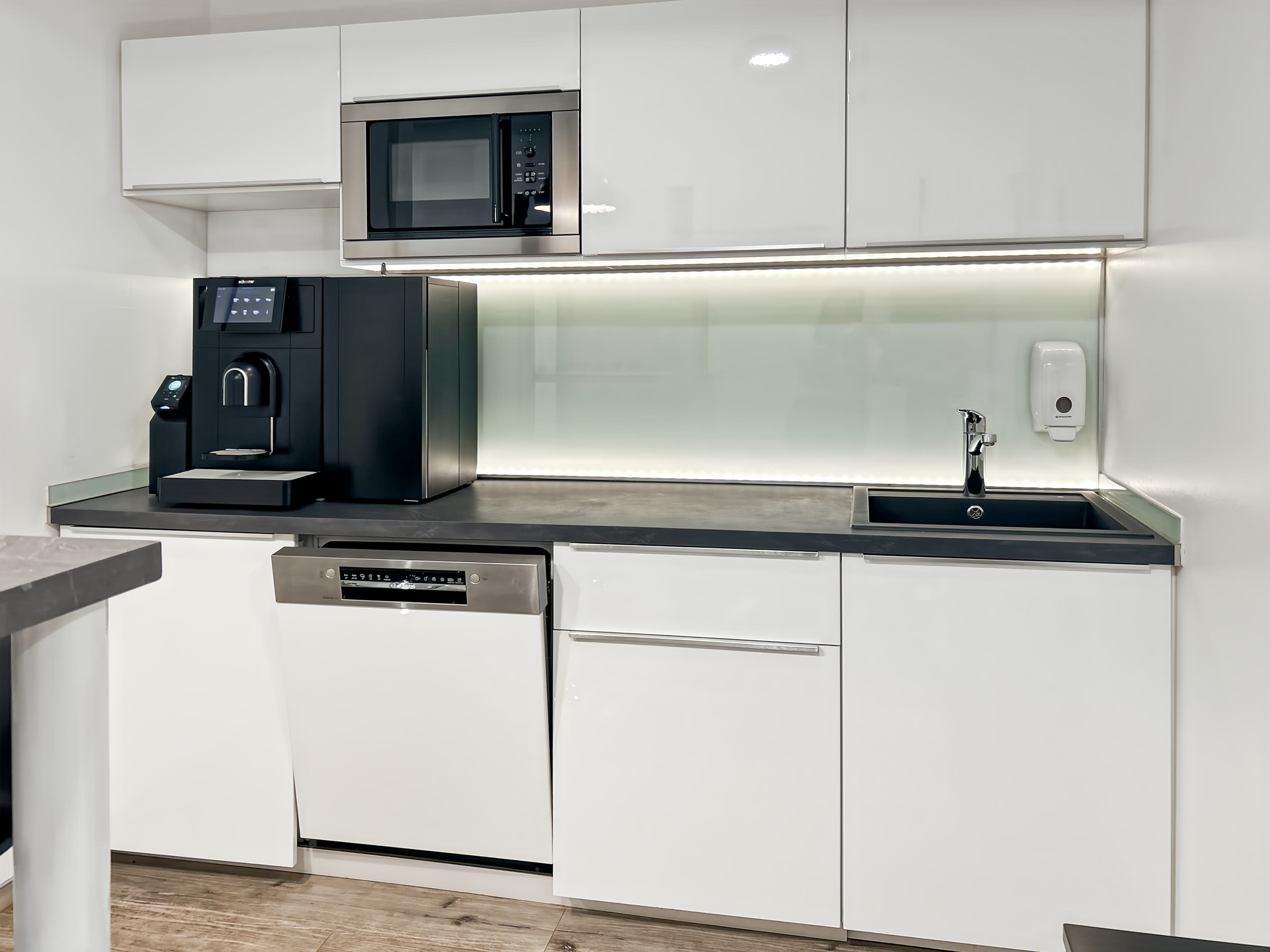 DUSSELDORF, Neuer Zollhof image 2