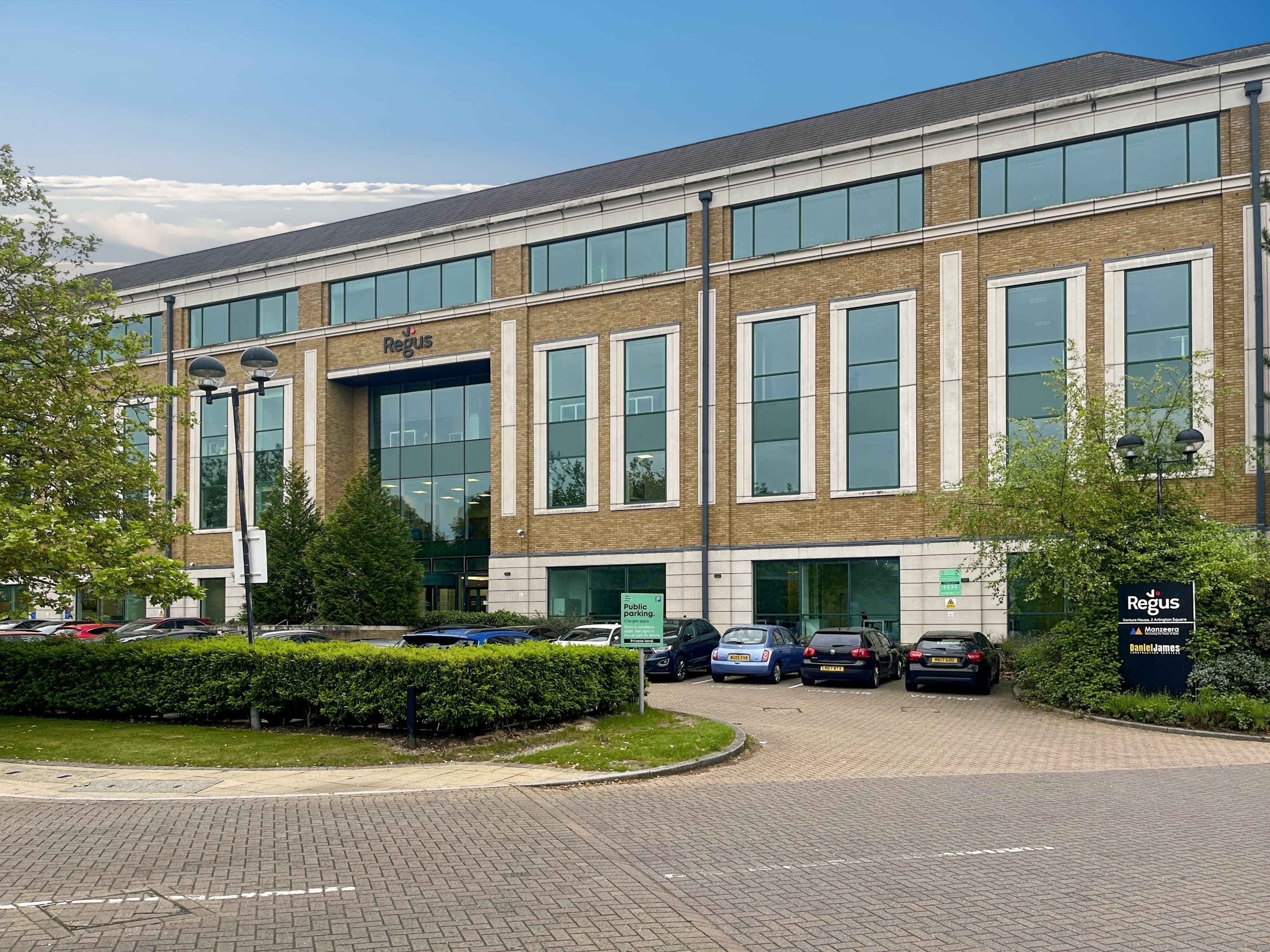 BRACKNELL, Arlington Square image 10