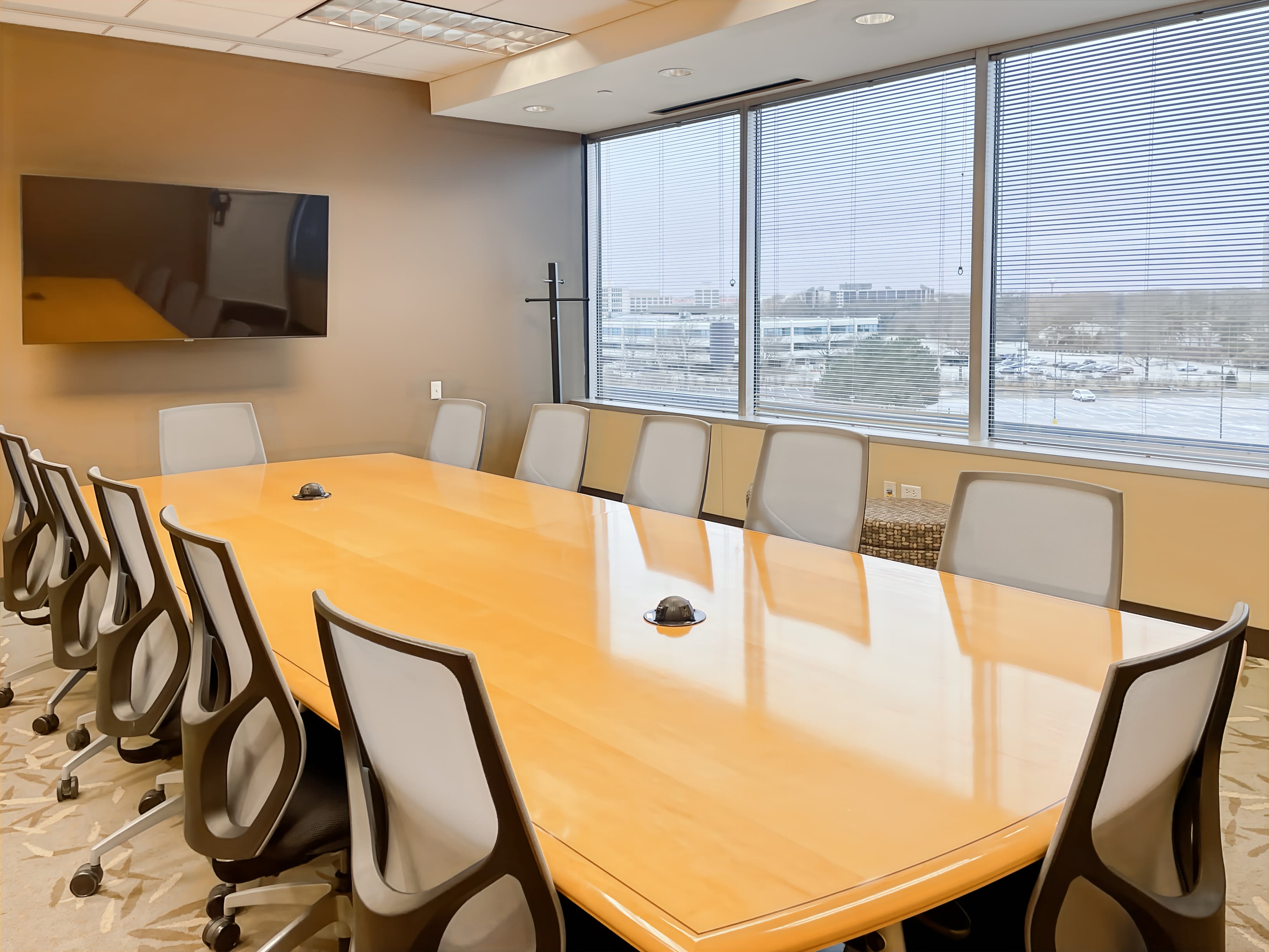 IL, Oak Brook - Oak Brook Pointe image 4