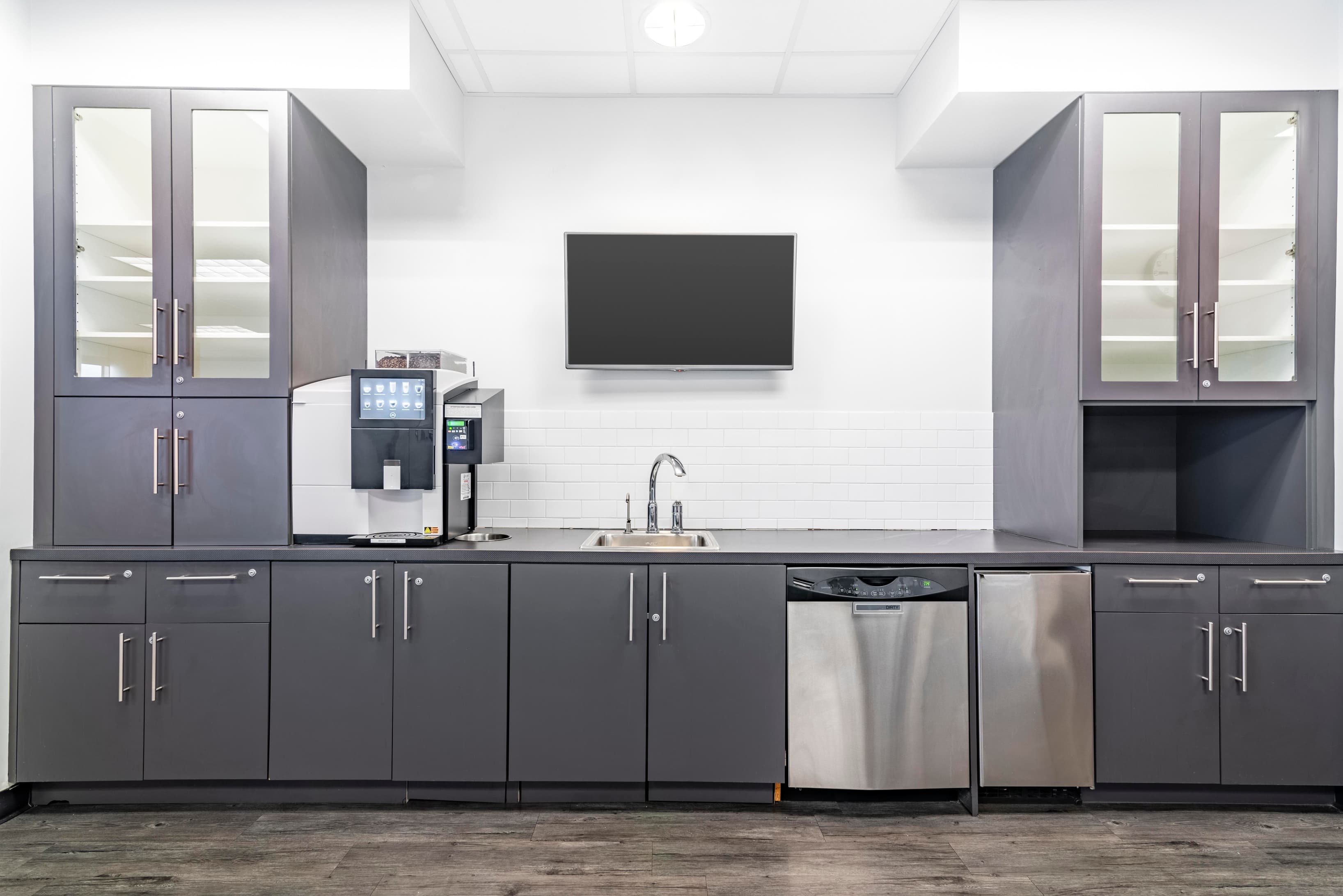 FL, Tampa - Wells Fargo image 6