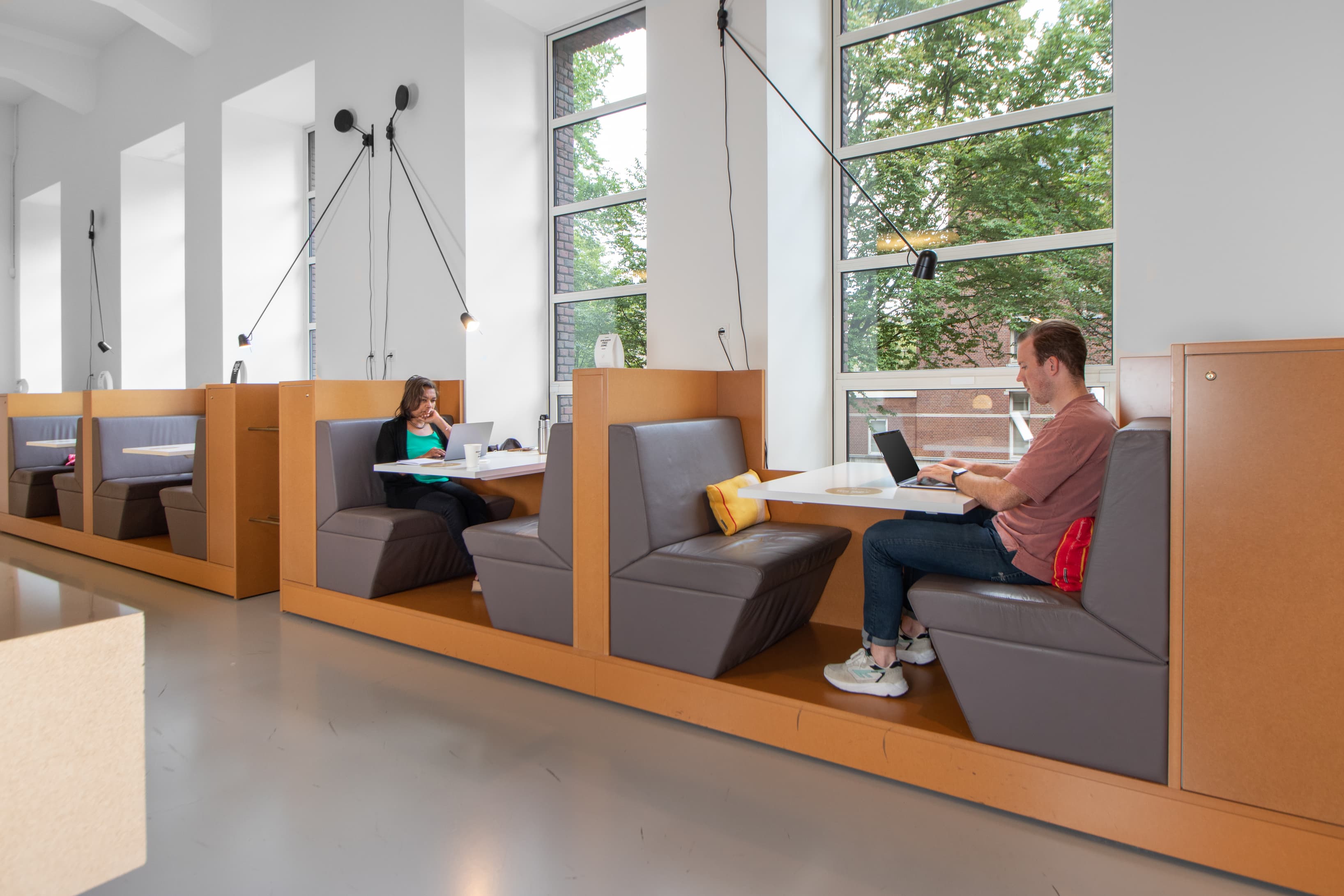 THE HAGUE, Spaces Rode Olifant image 1