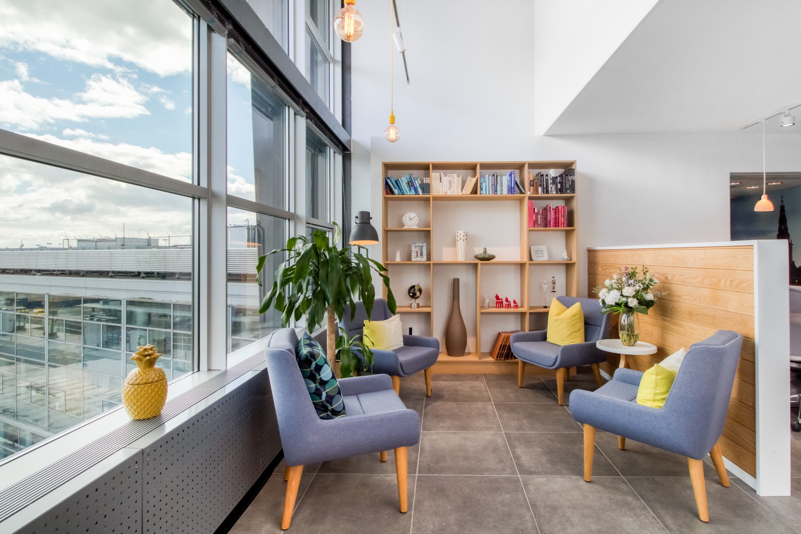 COPENHAGEN AIRPORT TERMINAL 3, Regus Express image 1